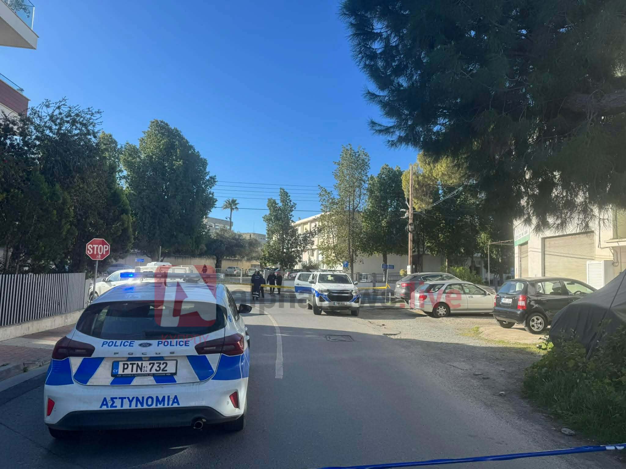 ΦΩΤΟ: Απειλή για βόμβα εντός οχήματος έξω από το σχολείο κινητοποίησε τις Αρχές, απομακρύνθηκαν οι μαθητές