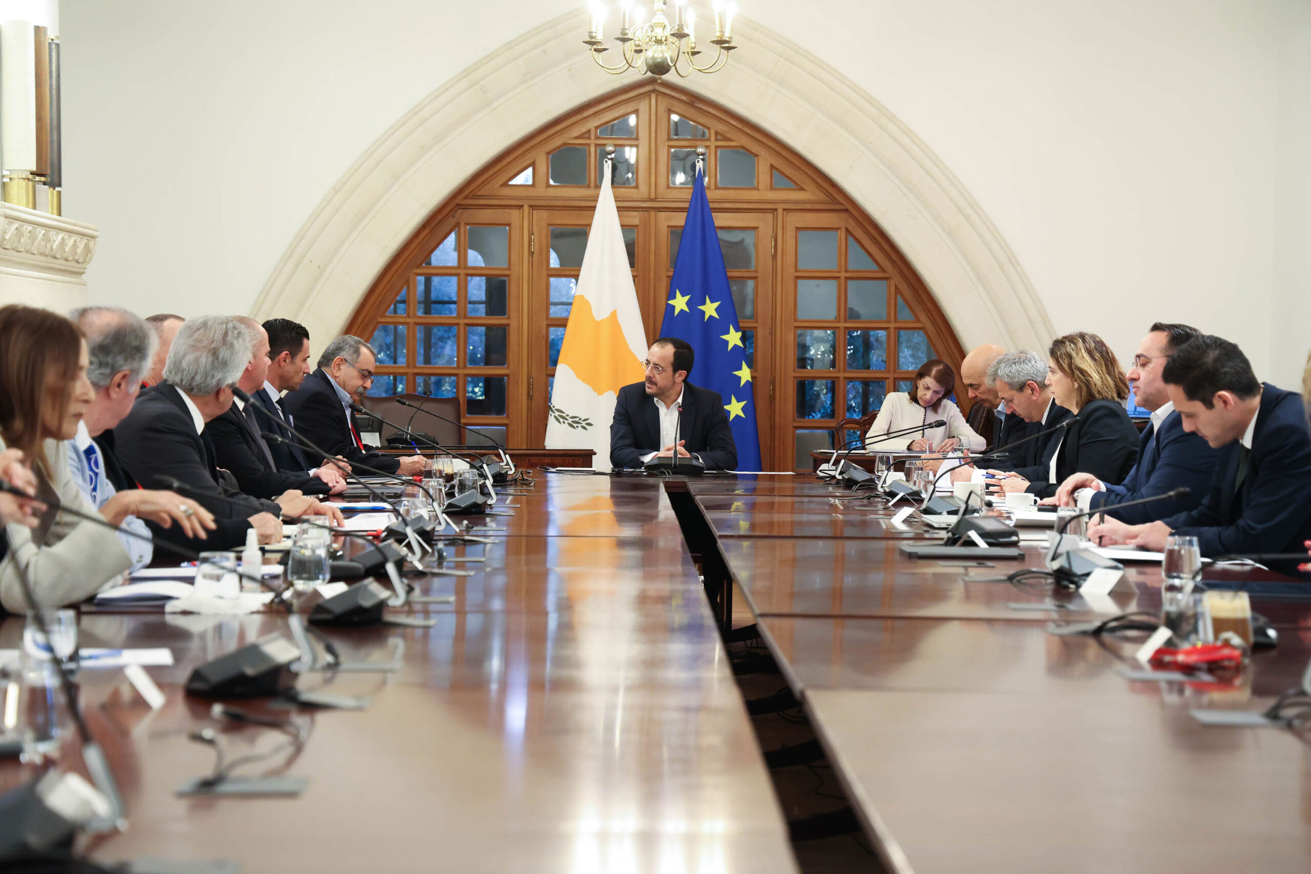 &laquo;&Epsilon;&nu;&tau;&epsilon;&lambda;ώ&sigmaf; &lambda;&alpha;&nu;&theta;&alpha;&sigma;&mu;έ&nu;&eta; &epsilon;&iota;&kappa;ό&nu;&alpha;&raquo;: &Pi;&tau;&Delta; &kappa;&alpha;&iota; &tau;&omicron;&upsilon;&rho;&iota;&sigma;&tau;&iota;&kappa;&omicron;ί &phi;&omicron;&rho;&epsilon;ί&sigmaf; &mu;&epsilon;&lambda;&epsilon;&tau;&omicron;ύ&nu; &mu;έ&tau;&rho;&alpha; &gamma;&iota;&alpha; &alpha;&nu;&tau;&iota;&mu;&epsilon;&tau;ώ&pi;&iota;&sigma;&eta; &tau;&eta;&sigmaf; &kappa;&rho;ί&sigma;&eta;&sigmaf;