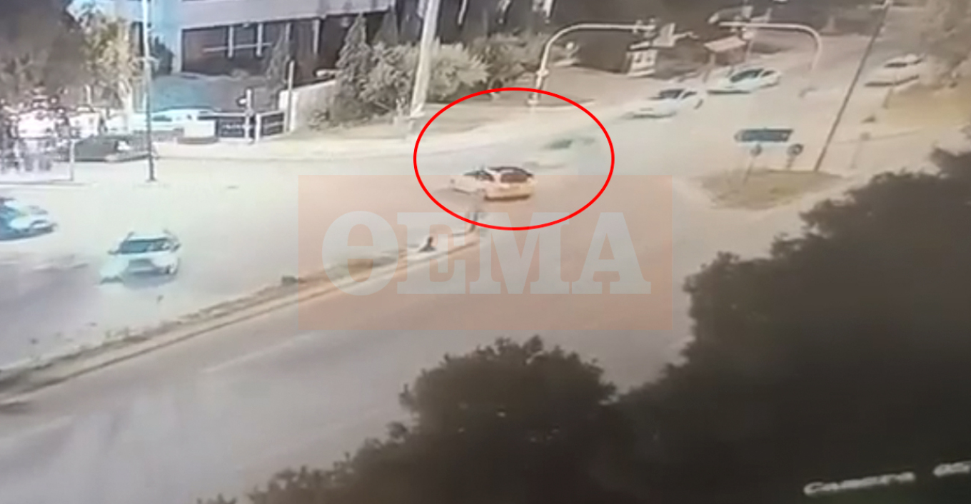 Σφοδρό θανατηφόρο στη Βούλα: Η στιγμή που ΙΧ χτυπά με ιλιγγιώδη ταχύτητα το ταξί 58χρονης (ΒΙΝΤΕΟ)