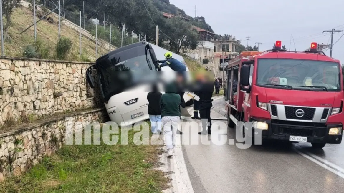 ΒΙΝΤΕΟ & ΦΩΤΟ: Λεωφορείο με επτά μαθητές στη Ζάκυνθο συγκρούστηκε με ΙΧ