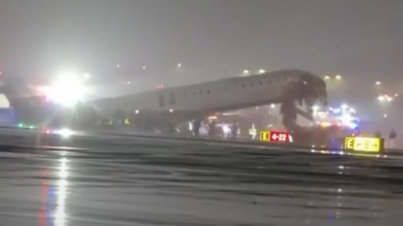 ΒΙΝΤΕΟ: Η τρομακτική στιγμή της φονικής σύγκρουσης στο αεροδρόμιο της Νέας Υόρκης