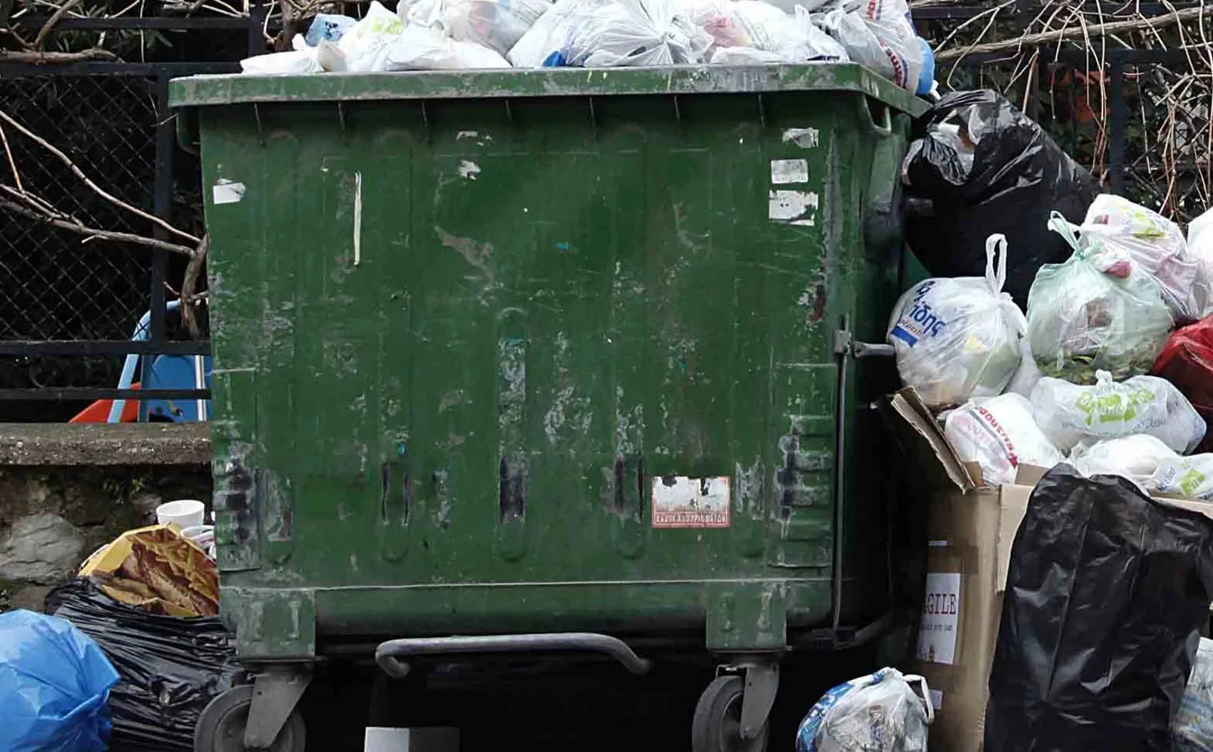 Κάθε Κύπριος πετάει τον χρόνο 688 κιλά σκουπίδια