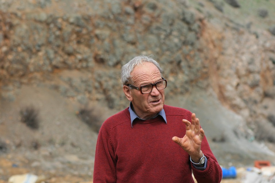 Έ&phi;&upsilon;&gamma;&epsilon; &alpha;&pi;ό &tau;&eta; &zeta;&omega;ή &omicron; &pi;&rho;ώ&eta;&nu; &Delta;&iota;&epsilon;&upsilon;&theta;&upsilon;&nu;&tau;ή&sigmaf; &tau;&omicron;&upsilon; &Tau;&mu;ή&mu;&alpha;&tau;&omicron;&sigmaf; &Gamma;&epsilon;&omega;&lambda;&omicron;&gamma;&iota;&kappa;ή&sigmaf; &Epsilon;&pi;&iota;&sigma;&kappa;ό&pi;&eta;&sigma;&eta;&sigmaf;, &delta;&rho; &Gamma;&iota;ώ&rho;&gamma;&omicron;&sigmaf; &Kappa;&omega;&nu;&sigma;&tau;&alpha;&nu;&tau;ί&nu;&omicron;&upsilon;