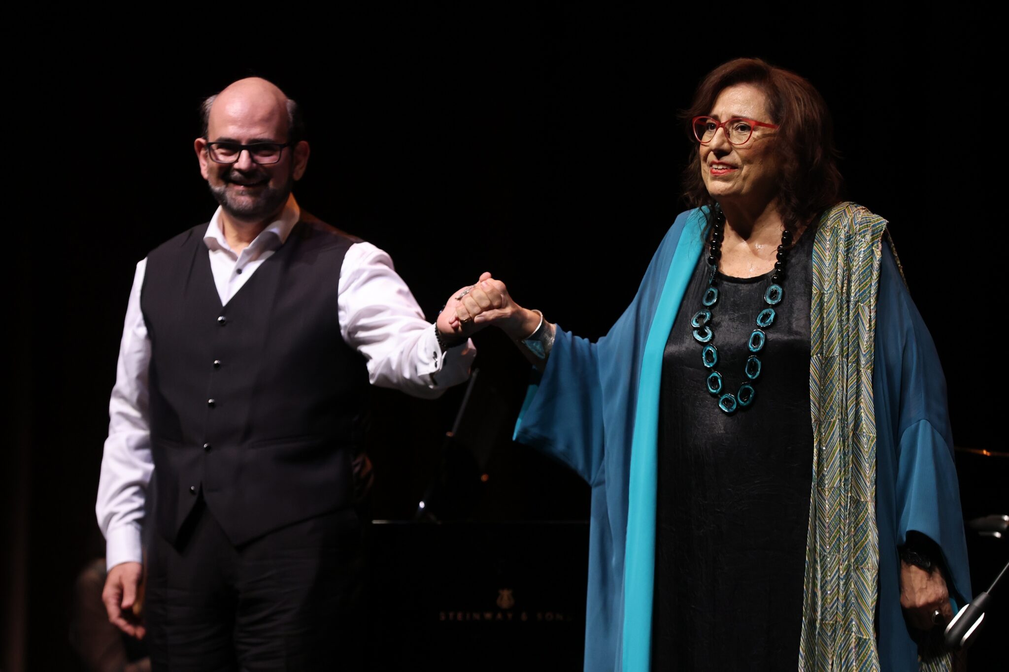 Νύχτα μαγική: Η Μαρία Φαραντούρη ερμηνεύει Μίκη Θεοδωράκη