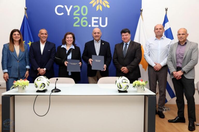 Μνημόνιο ΥΠΑΝ – ΚΟΠ για εισαγωγή του ποδοσφαίρου στη Μέση Εκπαίδευση