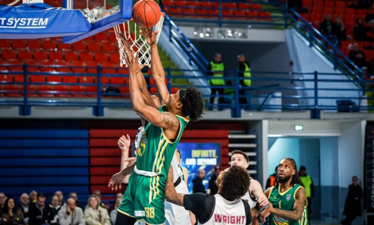 Nικήτρια στο ντέρμπι κορυφής η Πετρολίνα ΑΕΚ