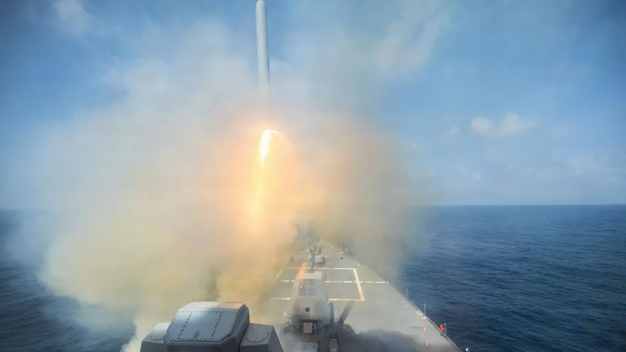 «Εκκενώστε το μηχανοστάσιο»: Η στιγμή που το αντιτορπιλικό των ΗΠΑ ανοίγει πυρ στο ιρανικό πλοίο (BINTEO)