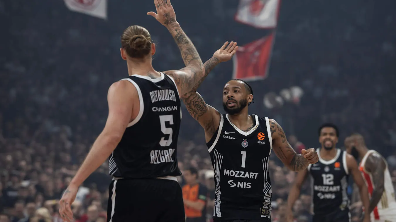 Έβαψε ασπρόμαυρο το ντέρμπι του Βελιγραδίου η Παρτίζαν, στέρησε το όνειρο της Αρμάνι για play-in η Παρί (ΒΙΝΤΕΟ)