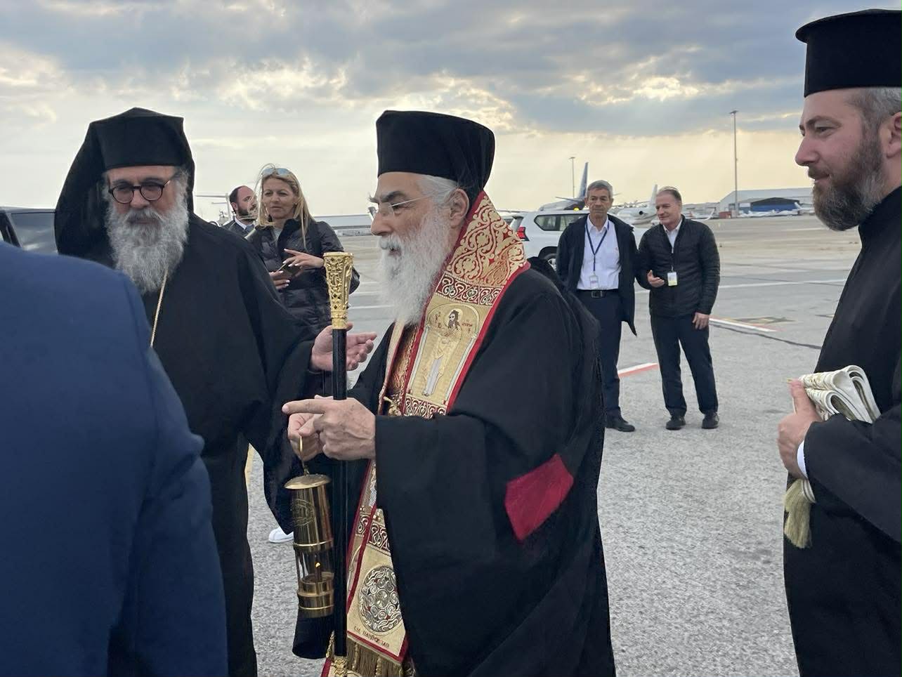 ΒΙΝΤΕΟ&ΦΩΤΟ: Έφτασε στην Κύπρο το Άγιο Φως