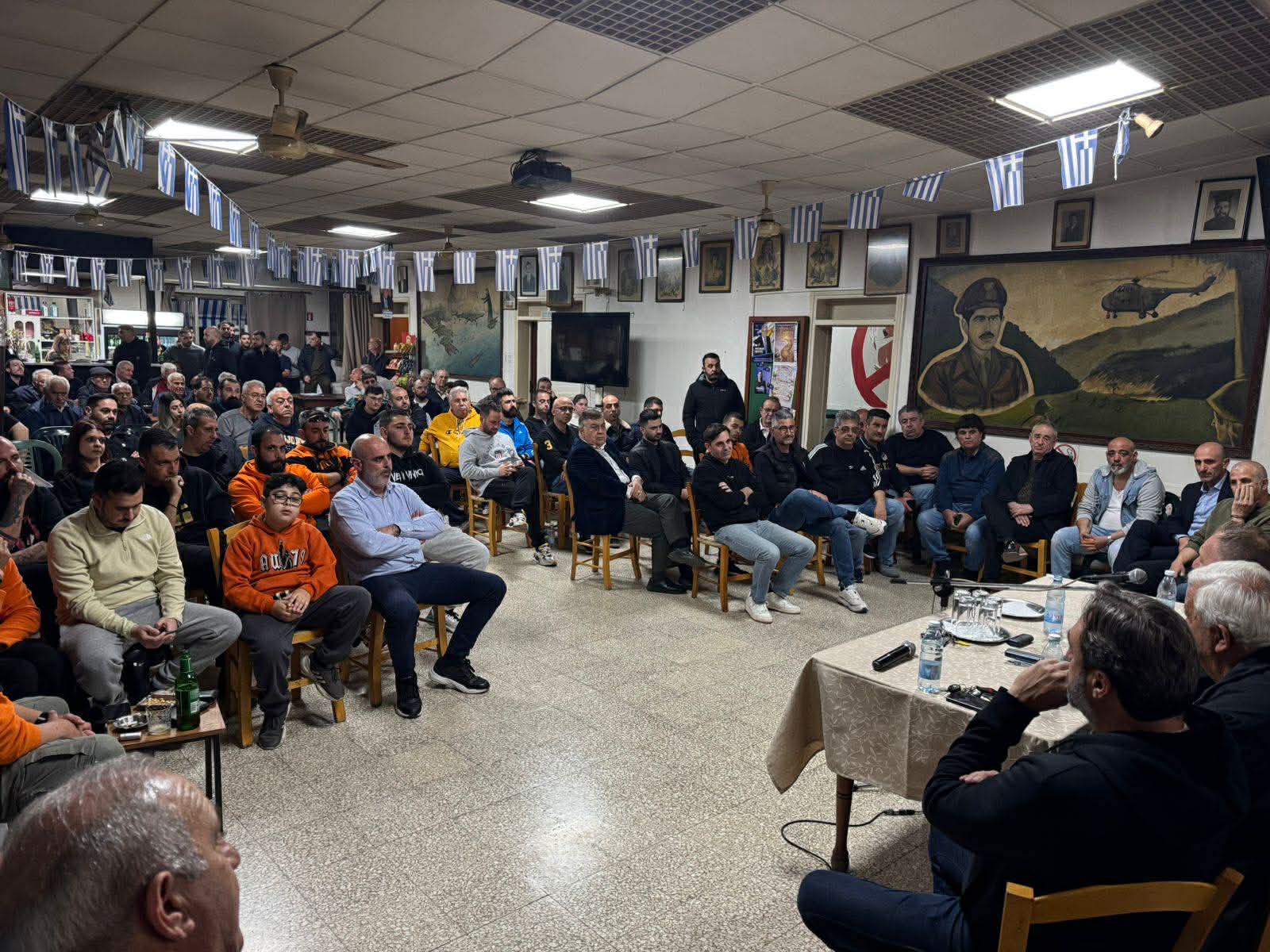 Η πρώτη συνάντηση της διοίκησης του ΑΠΟΕΛ με τον κόσμο στην Κοκκινοτριμιθιά (ΦΩΤΟ)