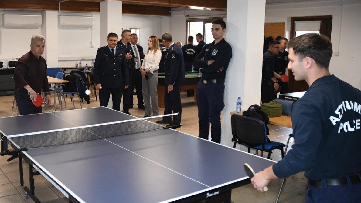ΦΩΤΟ: Έπαιξε πινγκ πονγκ και συμβούλεψε σπουδαστές της Αστυνομικής Ακαδημίας ο Φυτιρής