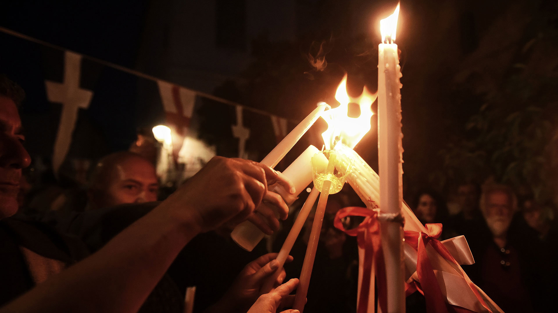 Στον «αέρα» η μεταφορά του Αγίου Φωτός στην Κύπρο λίγα 24ωρα πριν από την Ανάσταση