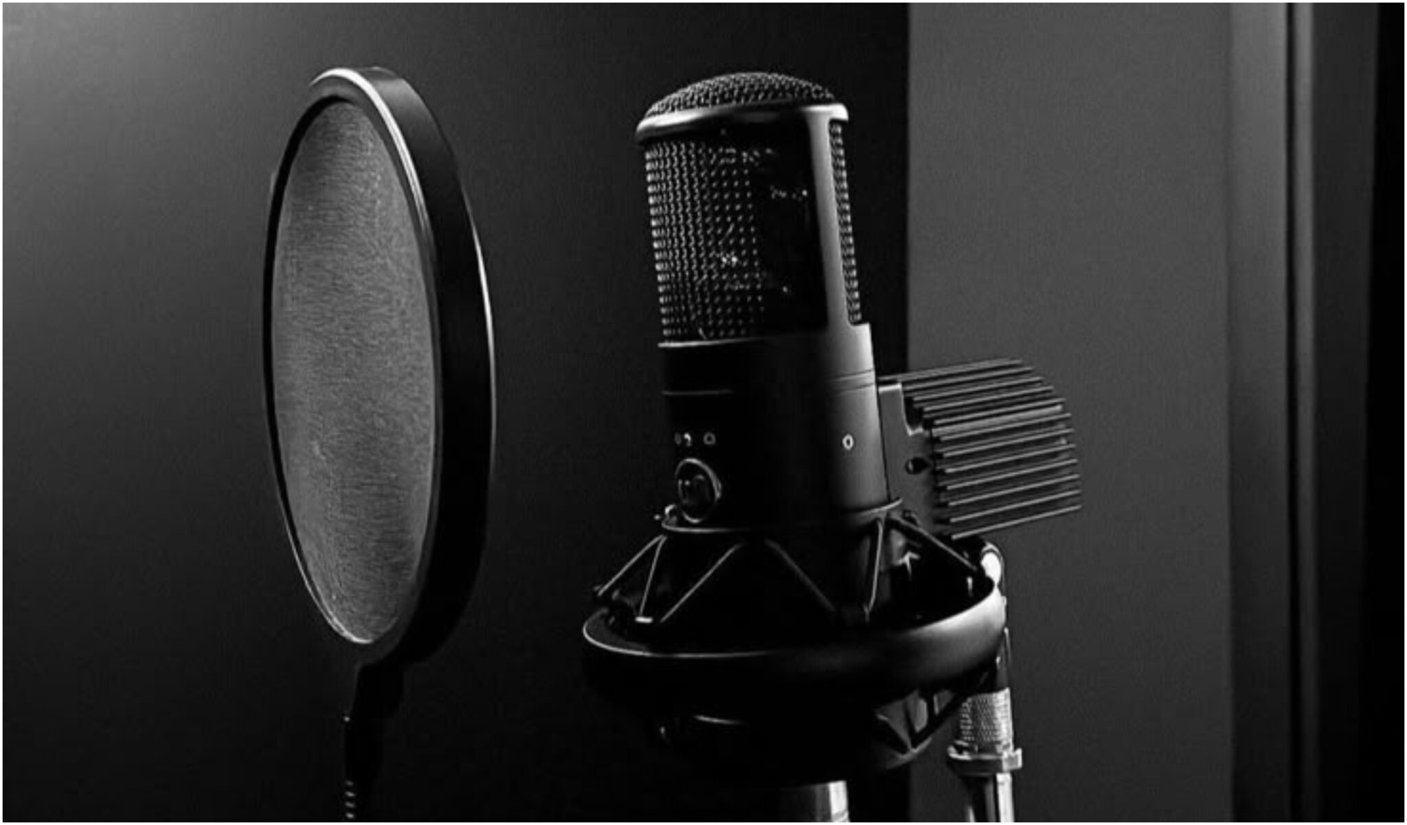 «Για κάποιο λόγο δεν παίζουν τα τραγούδια μου στο ραδιόφωνο, δεν έχει παιχτεί κανένα»