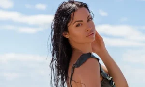 Αλεξανδράκη: Πήγε με τον σύντροφό της στην εκκλησία και την εξόργισε αυτό που αντίκρισε – Τι συνέβη; (ΦΩΤΟ)