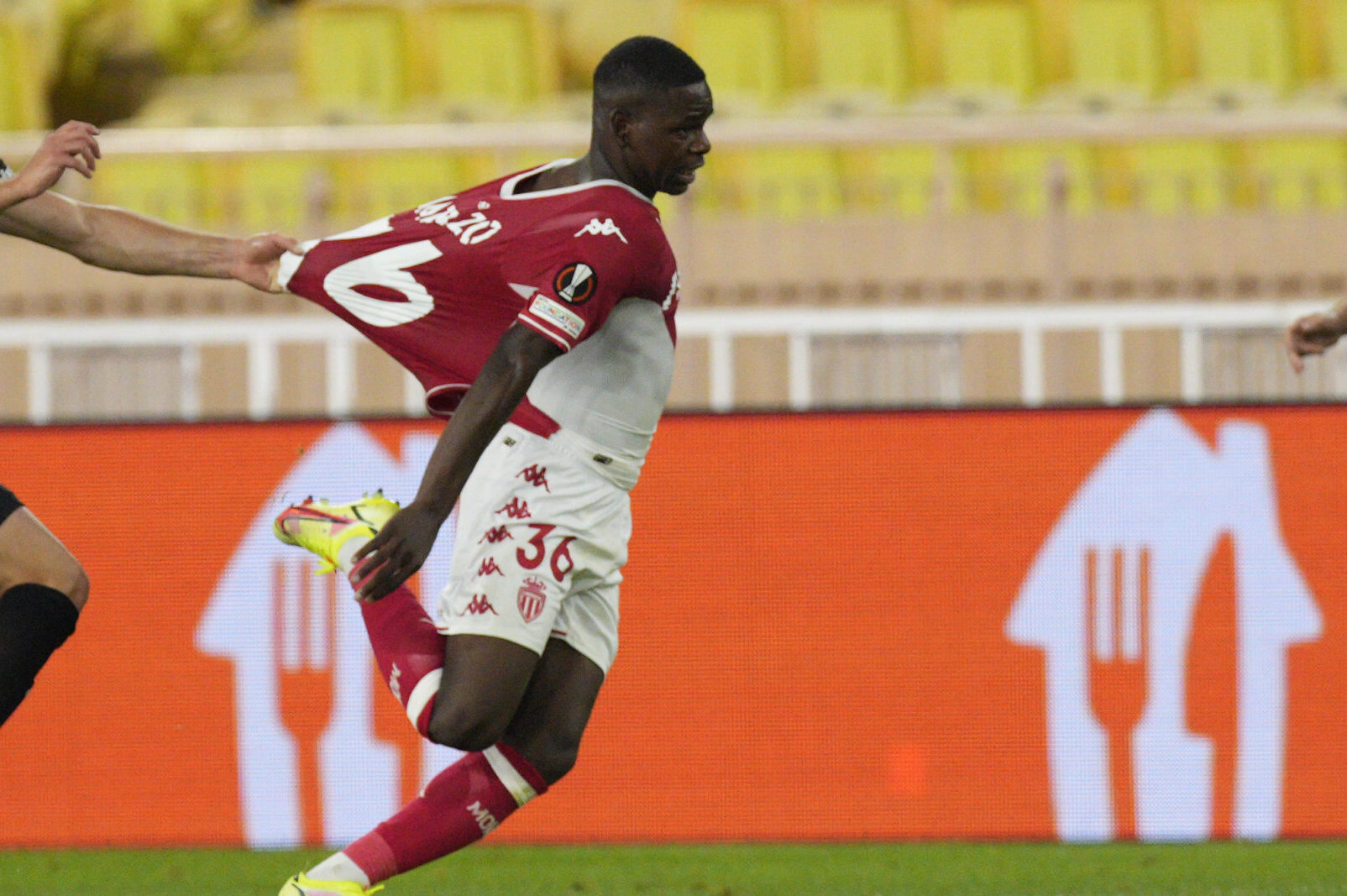 Επέστρεψε από χιαστό και το έπαθε ξανά μέσα σε 10 λεπτά αγώνα