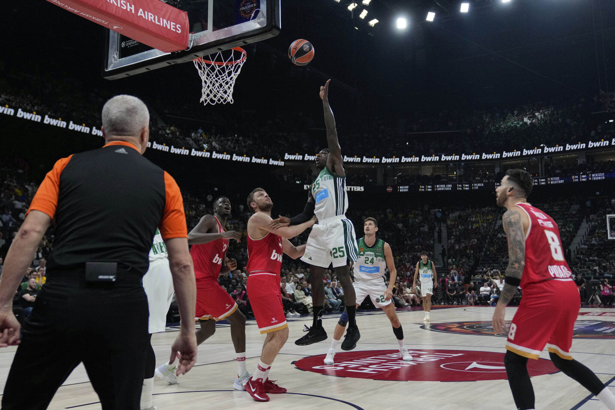 Βεζένκοφ, Ναν ή… Ιφί: Κρίνεται απόψε ο τίτλος του πρώτου σκόρερ της EuroLeague