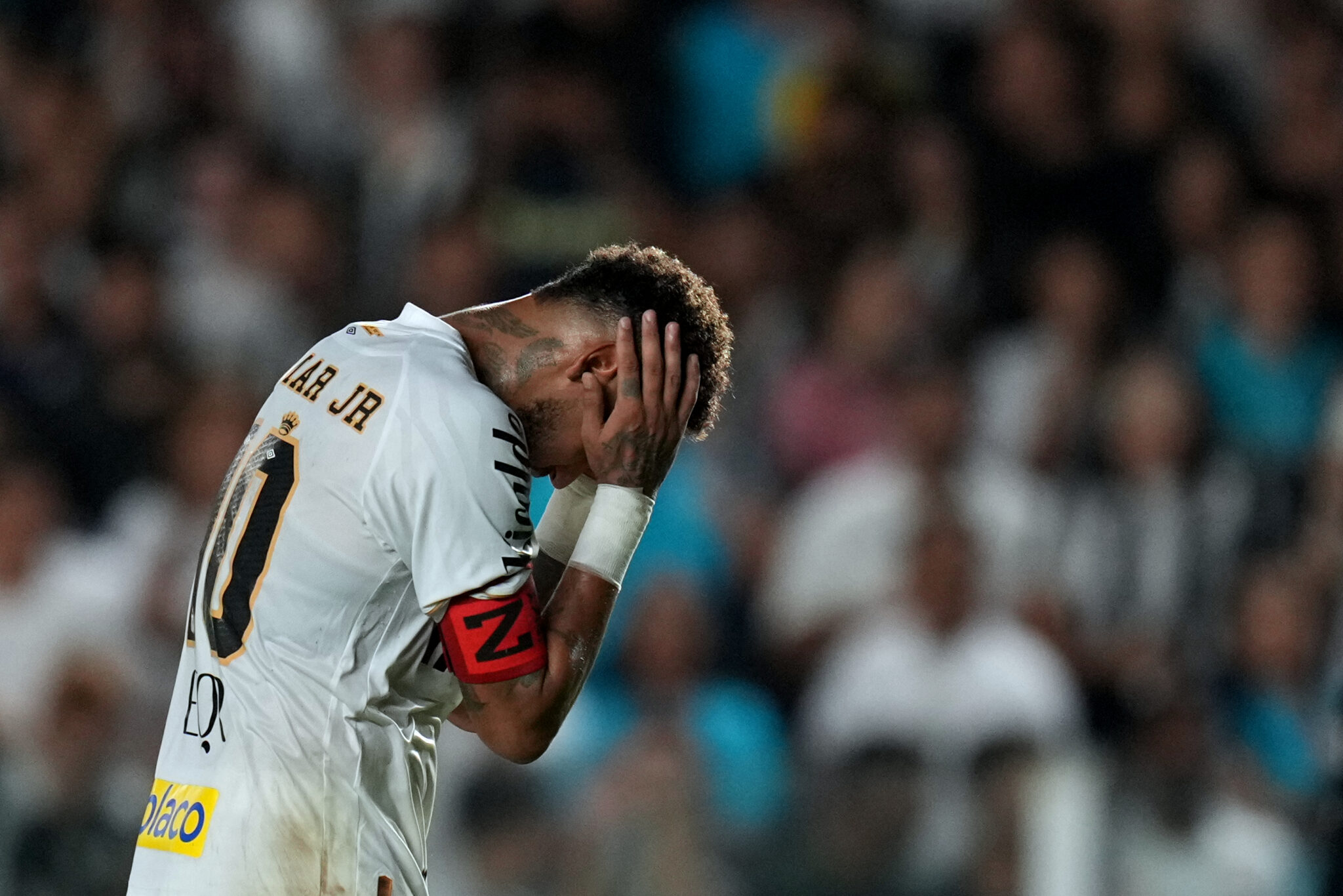 Νεϊμάρ και οπαδοί σε σύγκρουση μετά το στραβοπάτημα της Σάντος στο Copa Sudamericana (ΒΙΝΤΕΟ)