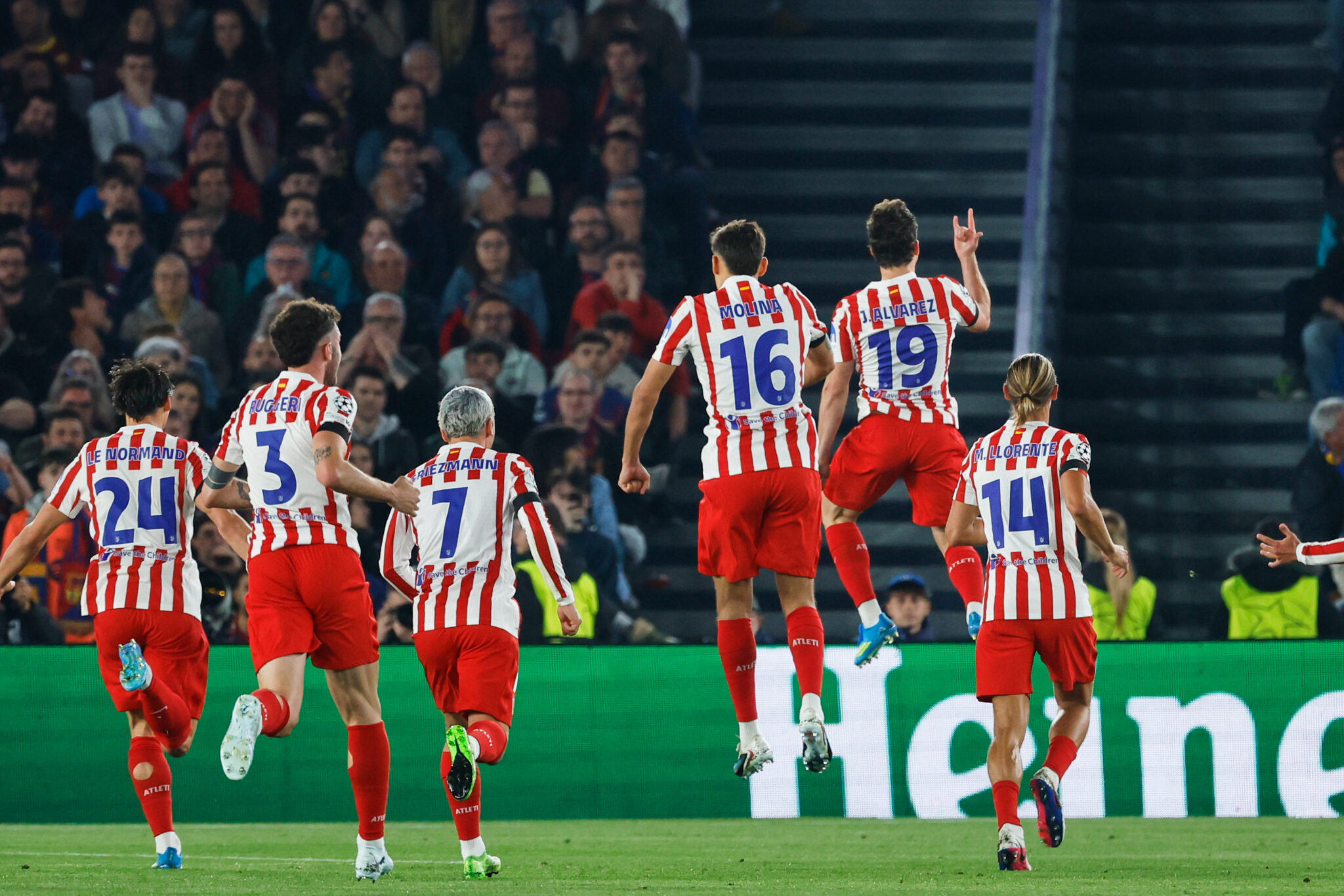 Τιμώρησε την Μπαρσελόνα ο Άλβαρεζ, νίκησε τη νωχελική Λίβερπουλ η Παρί (ΒΙΝΤΕΟ)