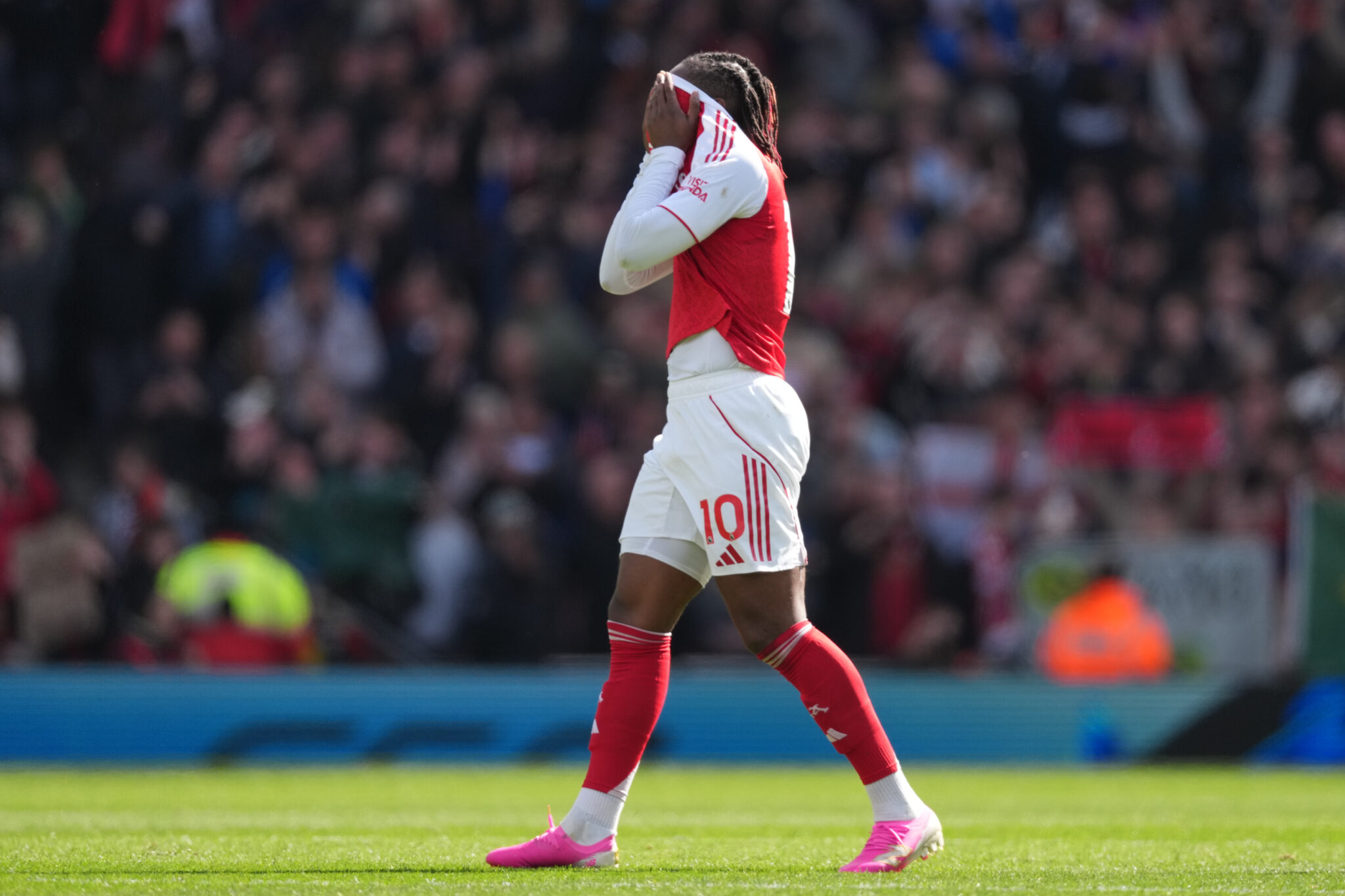 Κατηφορίζει η Άρσεναλ: Ήττα από την Μπόρνμουθ, χαμόγελα για Σίτι και… φωτιά στην κορυφή