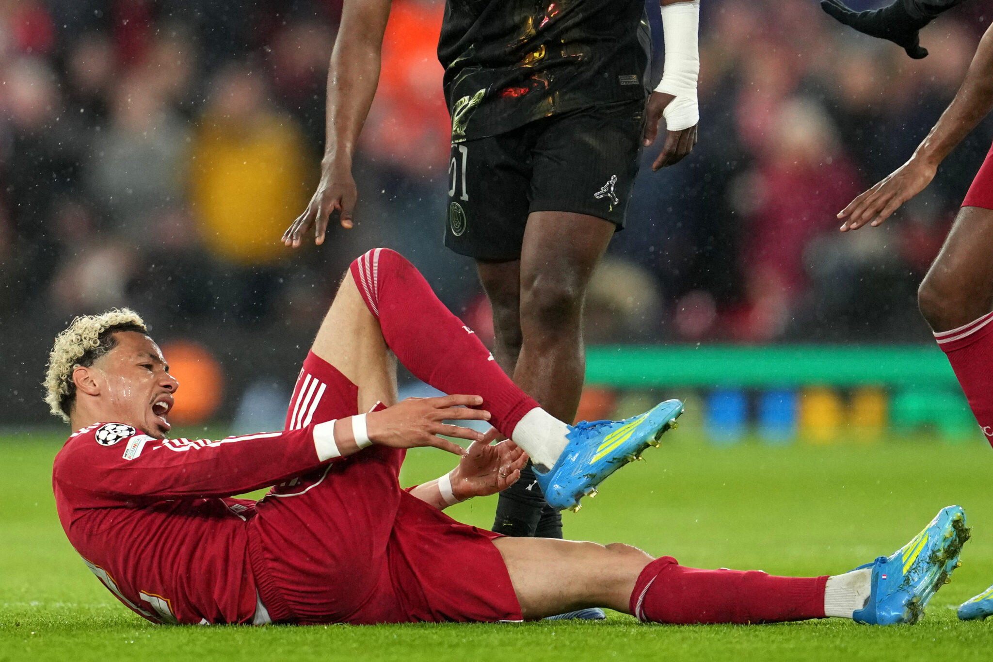 «Είναι άδικο, αλλά δεν είμαι μόνος μου…»: Το πρώτο μήνυμα του Εκιτικέ μετά τον σοβαρό τραυματισμό του