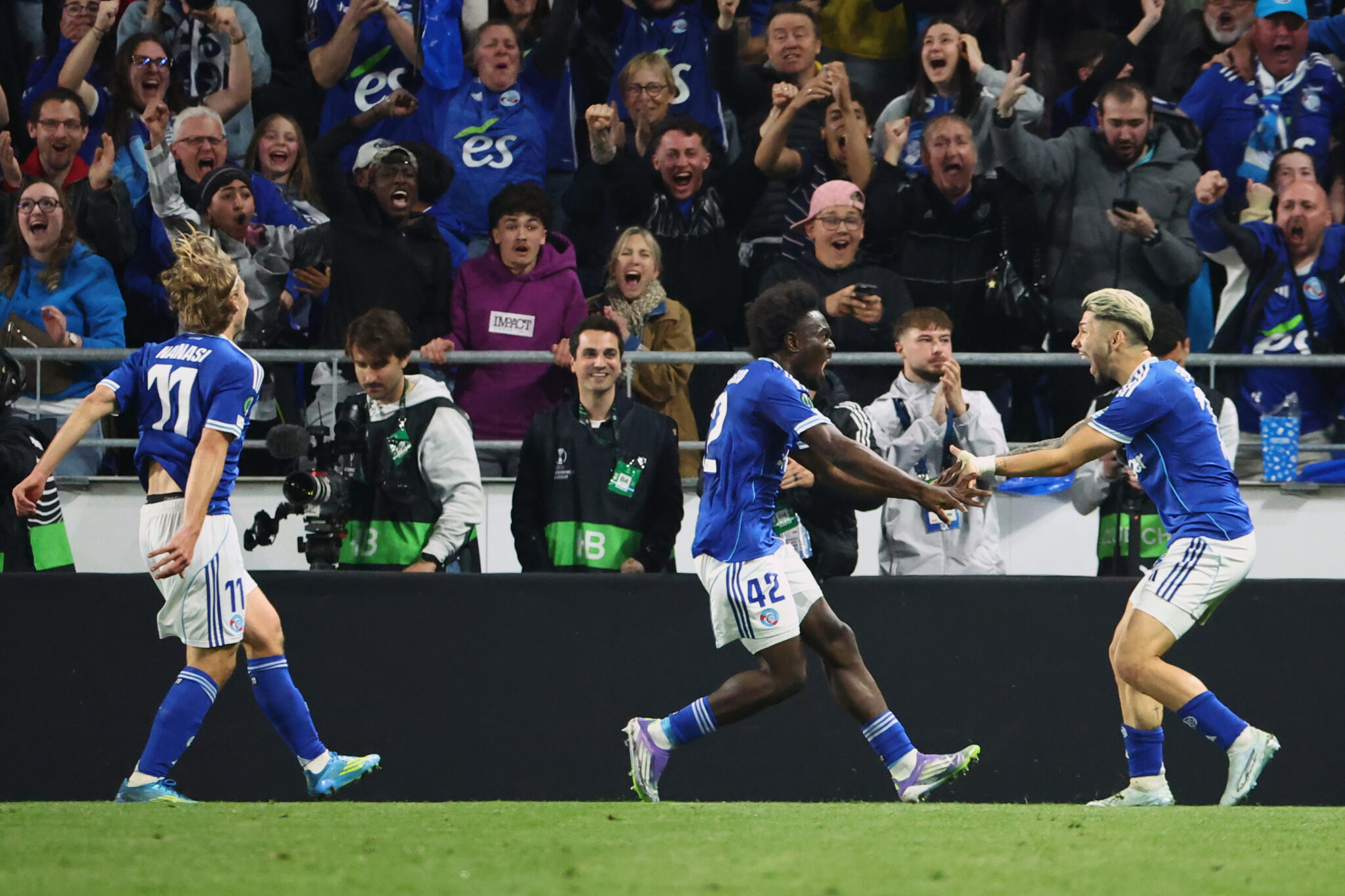 Ανατροπή-μνημείο για Στρασβούργο, τυπική διαδικασία για την Πάλας – Τα ζευγάρια των ημιτελικών (ΒΙΝΤΕΟ)