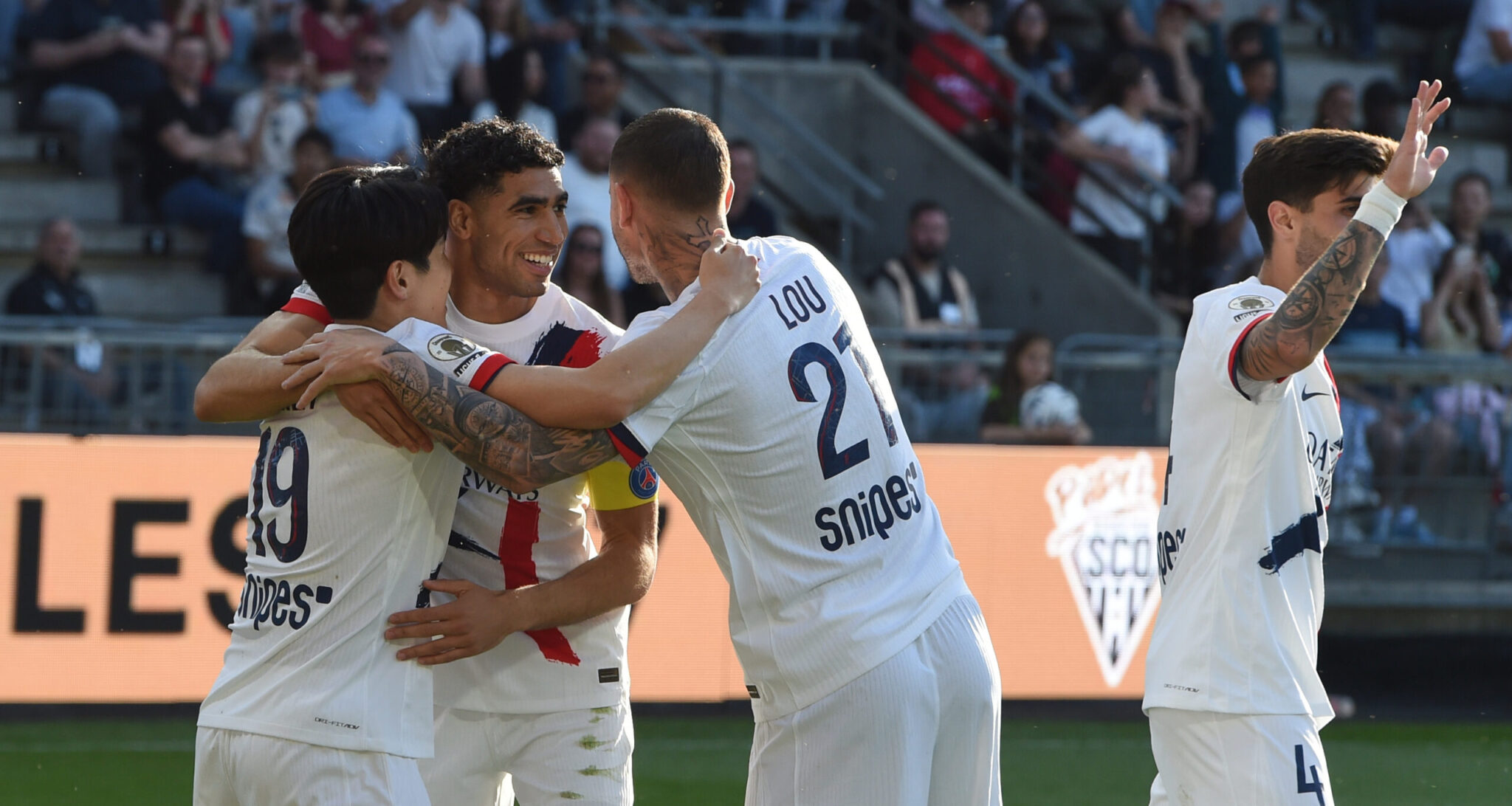 «Πάρτι» της Παρί στην έδρα της Ανζέ και τρίποντο στο… ρελαντί