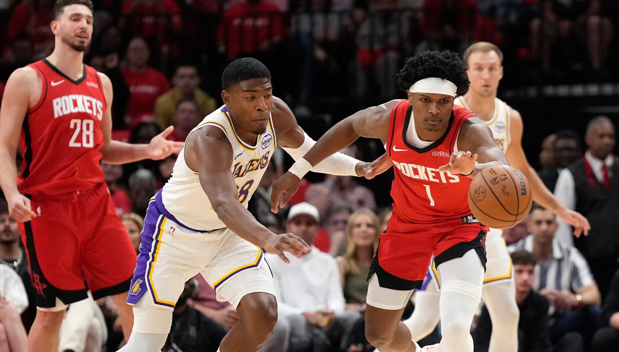 Ζωντανοί οι Ρόκετς, διέλυσαν τους Λέικερς και έστειλαν τη σειρά σε Game 5