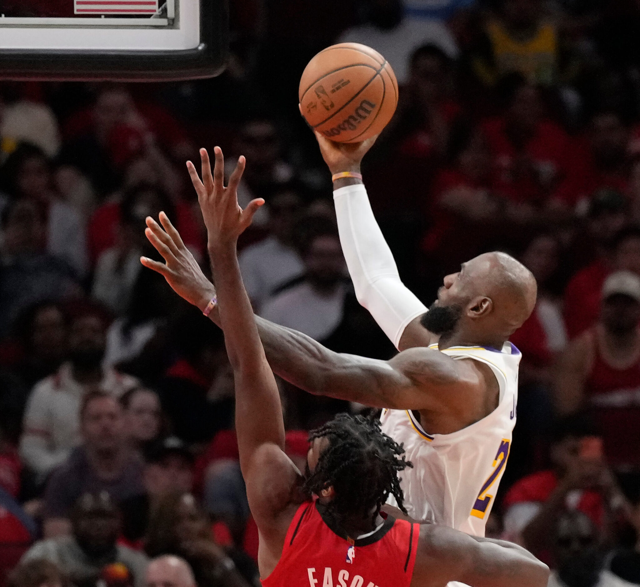 Λεμπρόν: Ο πρώτος παίκτης που έφτασε στα 3000 εύστοχα σουτ στα playoffs