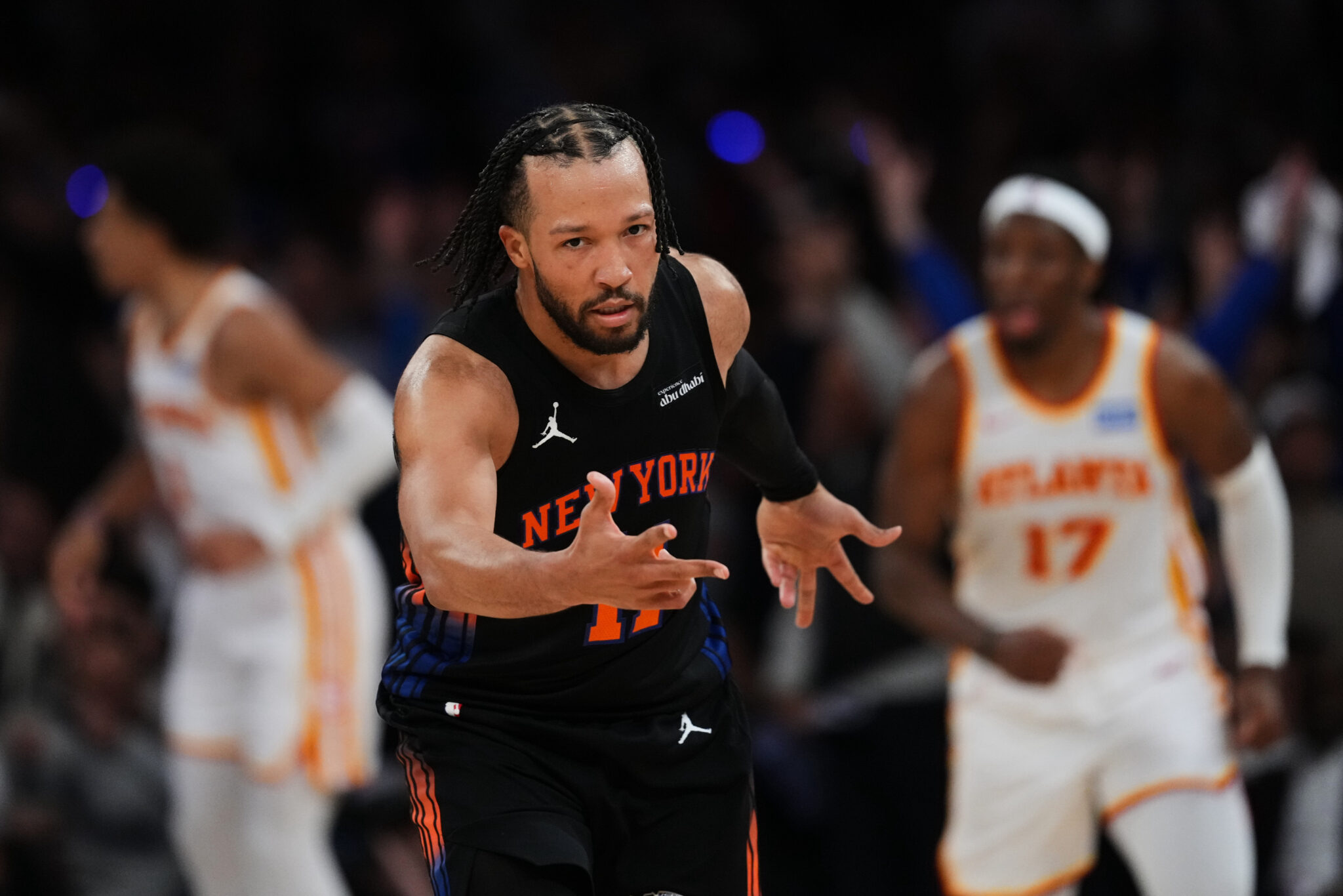 Ο Μπράνσον «διέλυσε» τους Χοκς και έφερε τους Νικς μια ανάσα από την πρόκριση