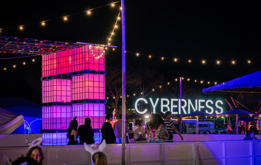 &Tau;&omicron; Cyberness &epsilon;&pi;&iota;&sigma;&tau;&rho;έ&phi;&epsilon;&iota; &mu;&epsilon; Easter Market &sigma;&tau;&omicron; Kolla