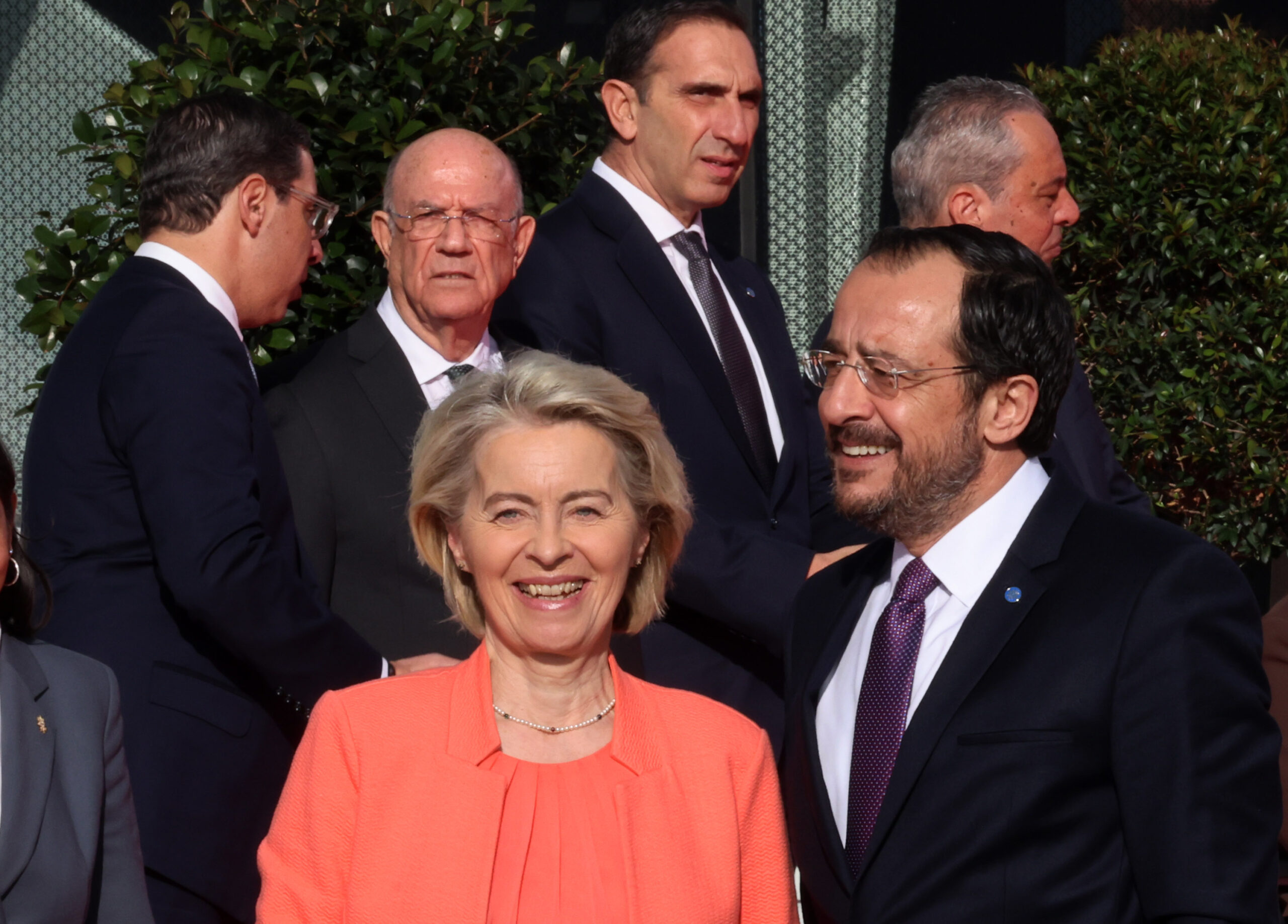 &Eta; &kappa;&alpha;&rho;&delta;&iota;ά &tau;&eta;&sigmaf; &Epsilon;&upsilon;&rho;ώ&pi;&eta;&sigmaf; &chi;&tau;&upsilon;&pi;ά&epsilon;&iota; &sigma;&tau;&eta;&nu; &Kappa;ύ&pi;&rho;&omicron;: &Kappa;ά&theta;&omicron;&delta;&omicron;&sigmaf; &eta;&gamma;&epsilon;&tau;ώ&nu;, &alpha;&nu;&omicron;ί&gamma;&epsilon;&iota; &eta; &alpha;&upsilon;&lambda;&alpha;ί&alpha; &gamma;&iota;&alpha; &tau;&eta;&nu; ά&tau;&upsilon;&pi;&eta; &Sigma;ύ&nu;&omicron;&delta;&omicron; &Kappa;&omicron;&rho;&upsilon;&phi;ή&sigmaf;