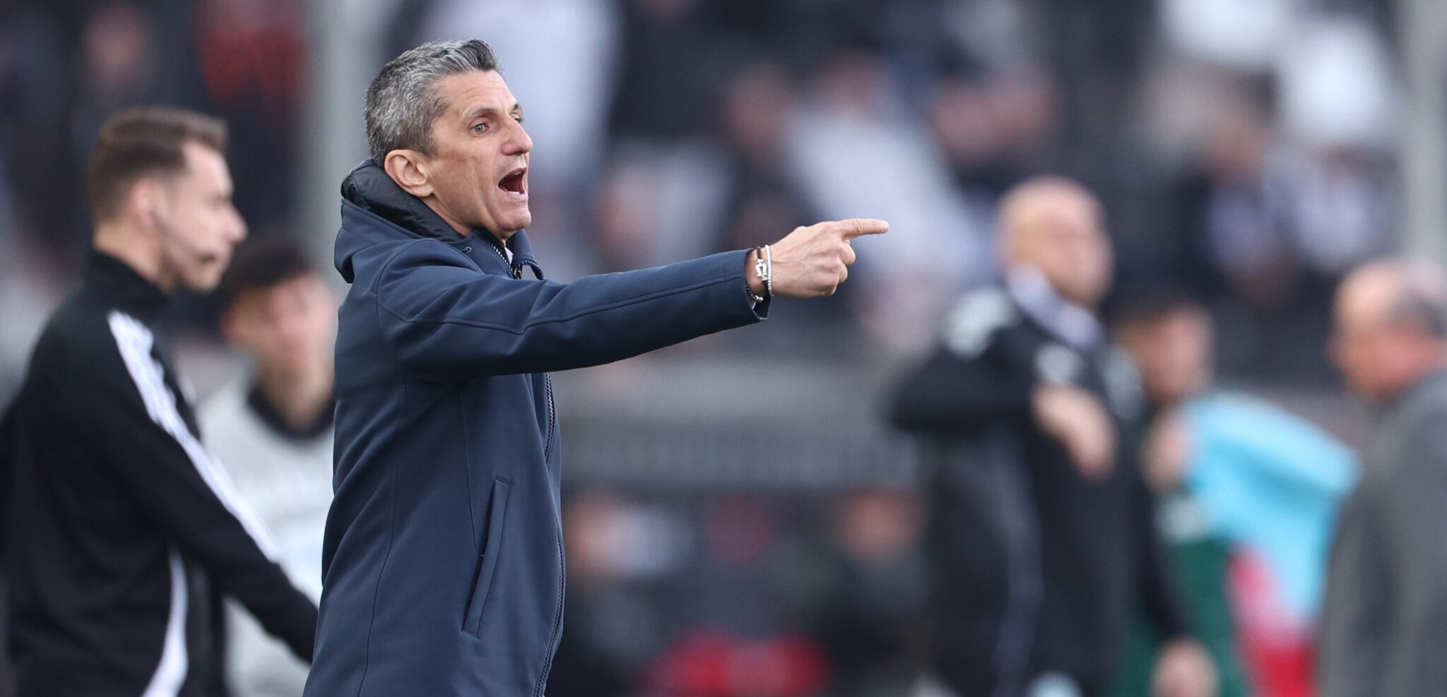 Έφυγε τρέχοντας από το γήπεδο ο Λουτσέσκου – Αναχωρεί εσπευσμένα για Βουκουρέστι λόγω του πατέρα του