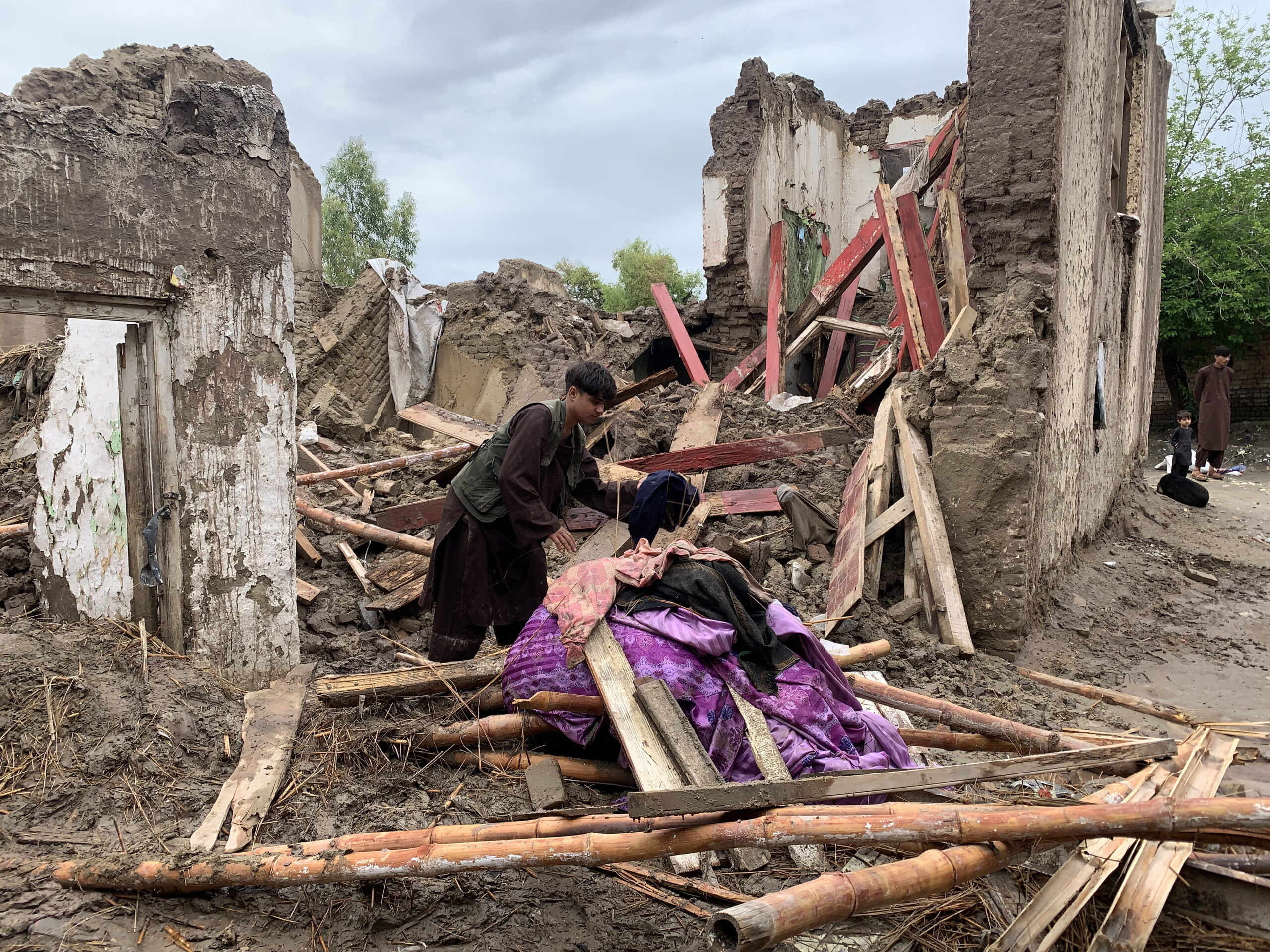 Εκατοντάδες νεκροί εξαιτίας της κακοκαιρίας σε Αφγανιστάν και Πακιστάν