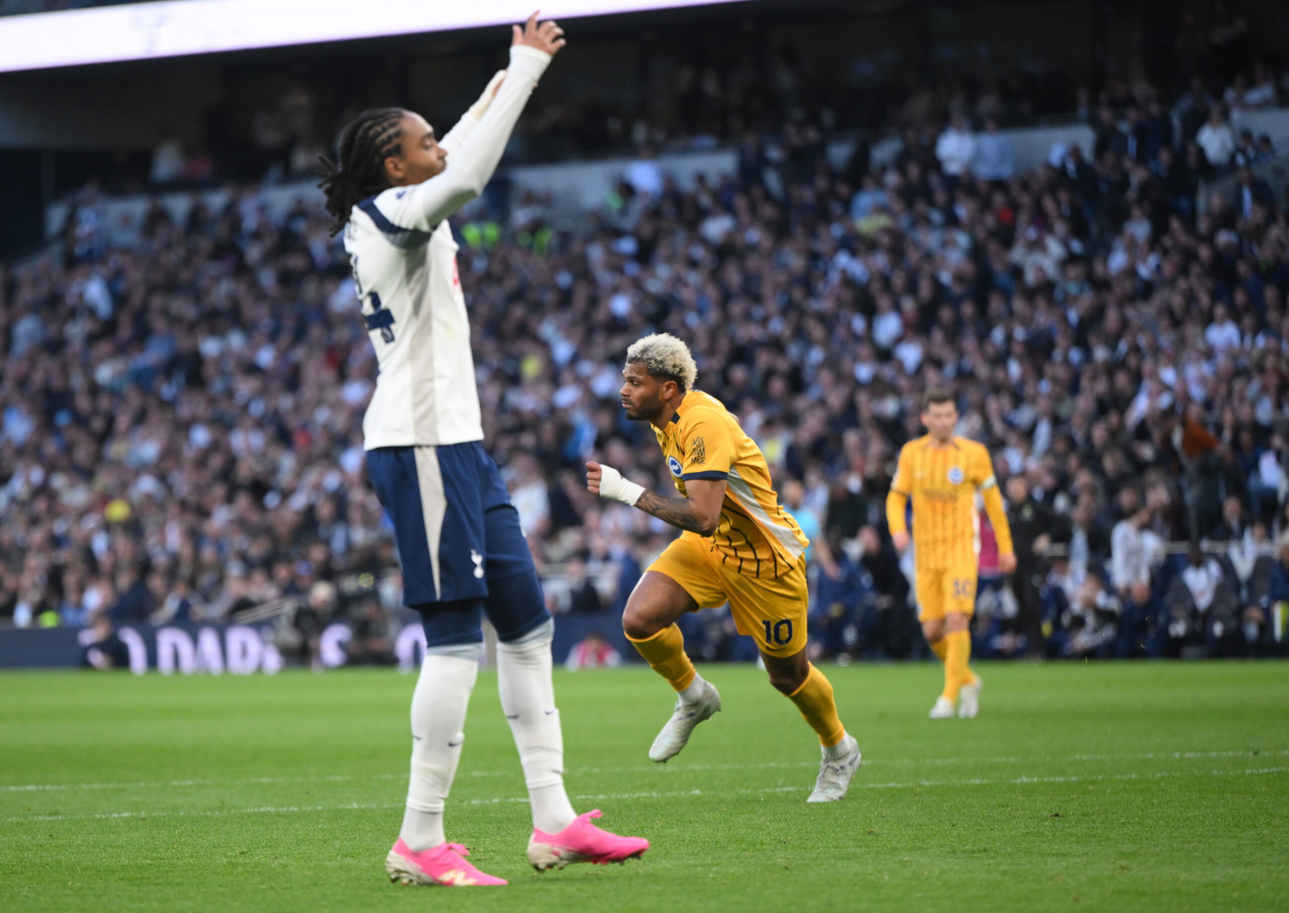 Με γκολ στο 95′ η Μπράιτον άφησε την Τότεναμ στη ζώνη του υποβιβασμού (ΒΙΝΤΕΟ)