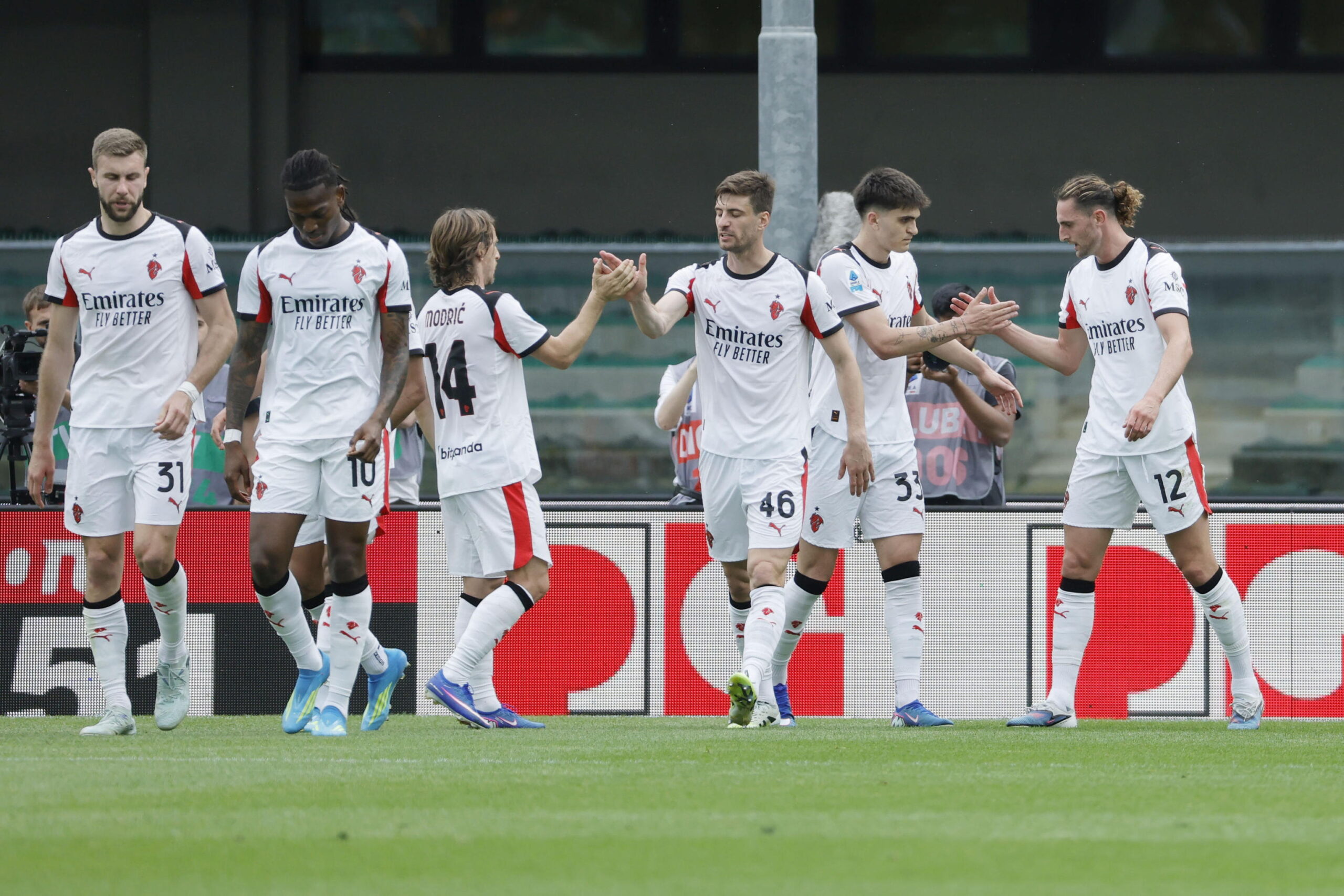 Προσπέρασε τη Νάπολι μέσω… Βερόνας και επέστρεψε στη 2η θέση η Μίλαν