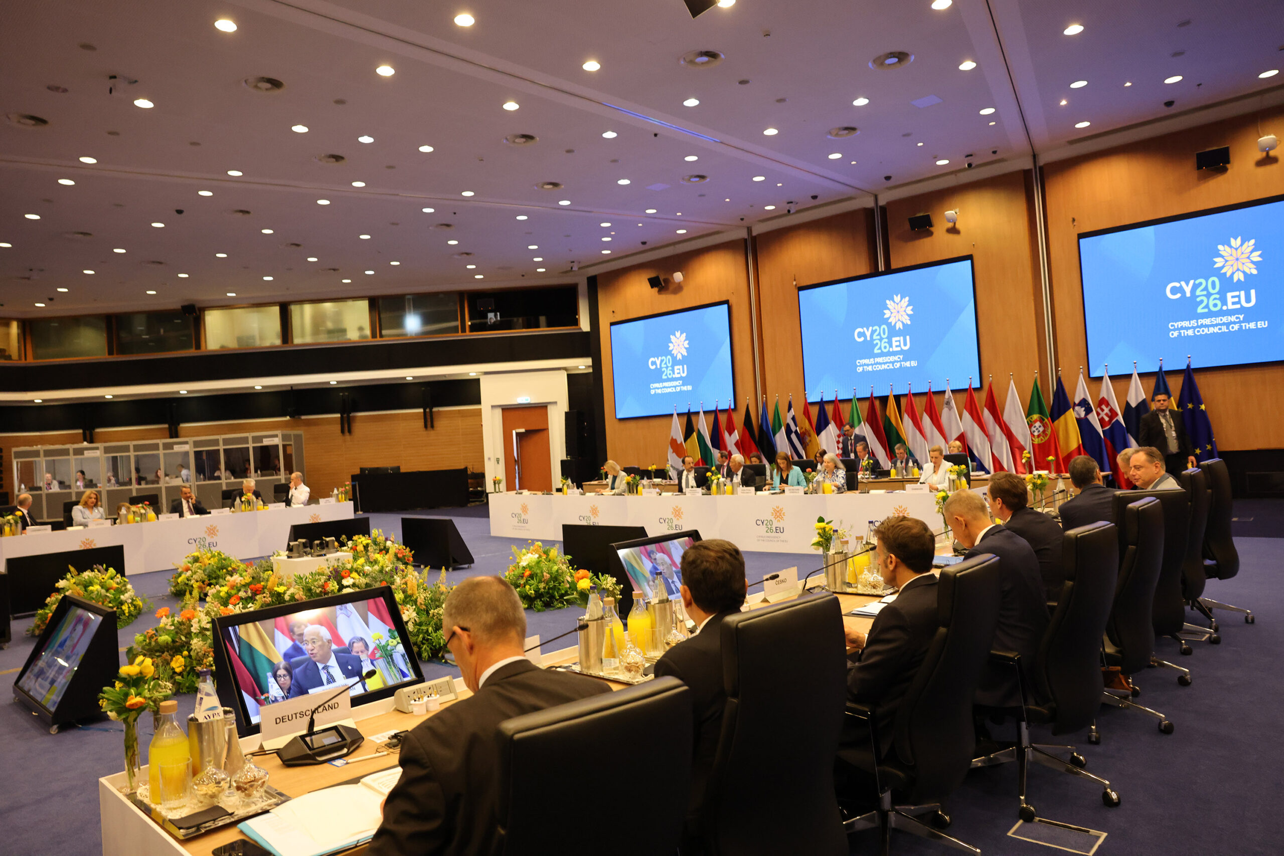 &Epsilon;&Epsilon;: Ά&sigma;&kappa;&eta;&sigma;&eta; &laquo;&pi;&omicron;&lambda;έ&mu;&omicron;&upsilon;&raquo; &gamma;&iota;&alpha; &tau;&eta; &rho;ή&tau;&rho;&alpha; &alpha;&mu;&omicron;&iota;&beta;&alpha;ί&alpha;&sigmaf; ά&mu;&upsilon;&nu;&alpha;&sigmaf; &kappa;&alpha;&iota; &tau;&omicron; Ά&rho;&theta;&rho;&omicron; 42.7