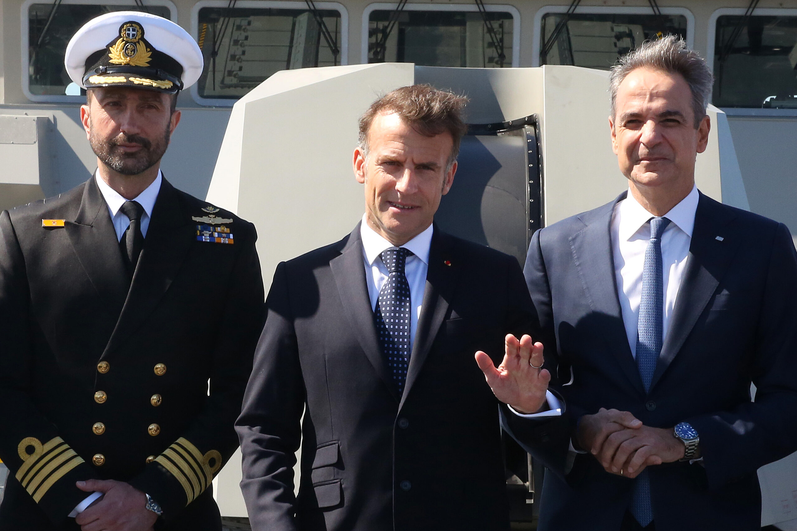 Σε φρεγάτα «Κίμων» και Μέγαρο Μαξίμου ο Μακρόν (ΦΩΤΟ)