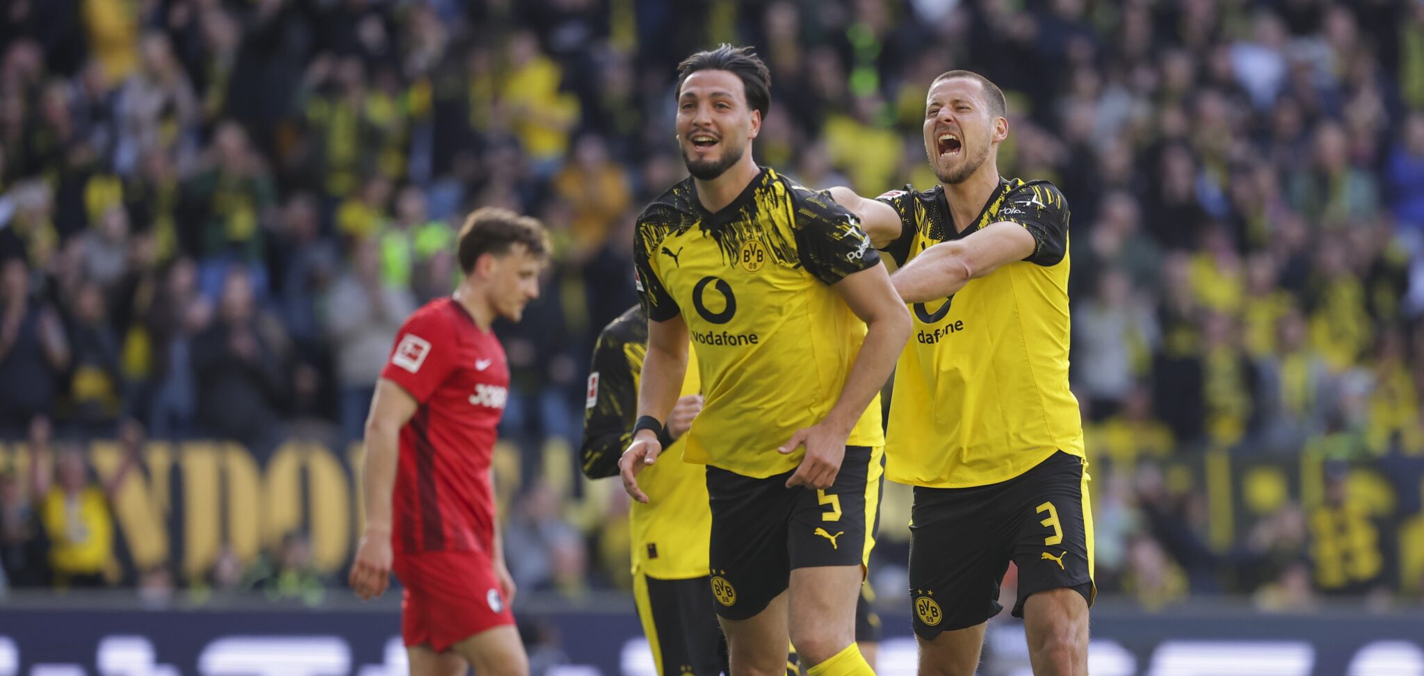 Απολαυστική Ντόρτμουντ, έριξε τεσσάρα στη Φράιμπουργκ και κλείδωσε το Champions League
