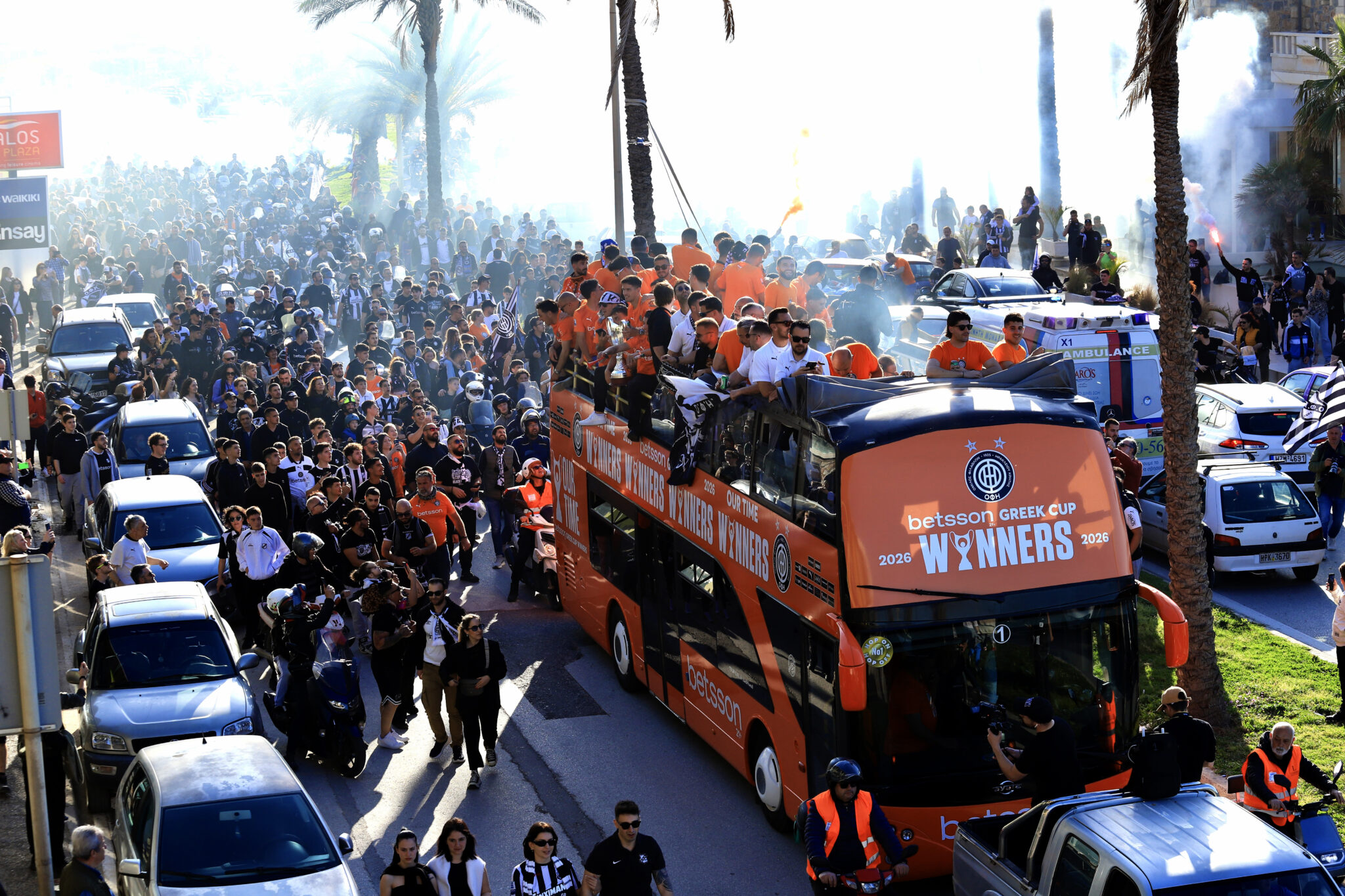 Έπεσαν τα τείχη για τον Κυπελλούχο ΟΦΗ: Συγκλονιστική φιέστα στο Ηράκλειο, με δάκρυα περηφάνιας (ΒΙΝΤΕΟ)