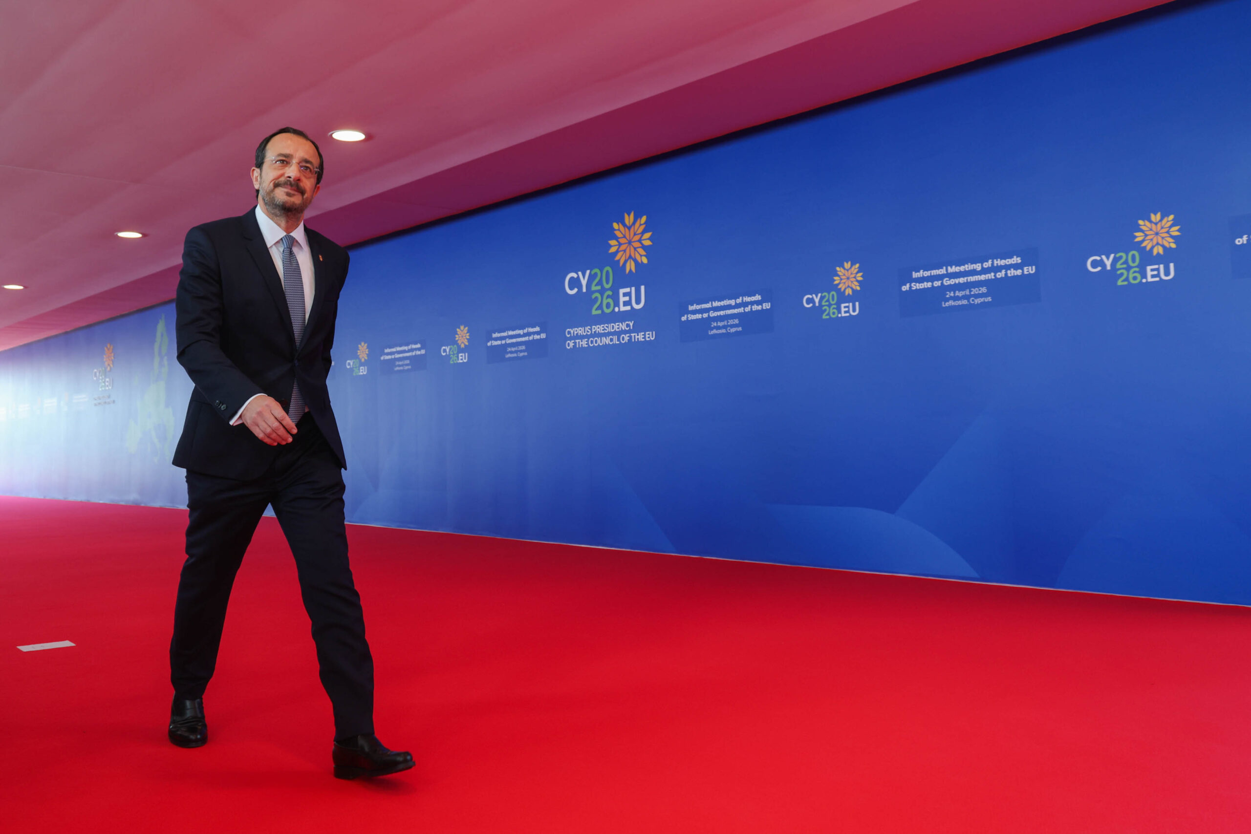 &Pi;&rho;ό&epsilon;&delta;&rho;&omicron;&sigmaf; &Chi;&rho;&iota;&sigma;&tau;&omicron;&delta;&omicron;&upsilon;&lambda;ί&delta;&eta;&sigmaf;: &laquo;&Epsilon;ί&mu;&alpha;&iota; &pi;&epsilon;&rho;ή&phi;&alpha;&nu;&omicron;&sigmaf; &gamma;&iota;&alpha; &tau;&eta; &chi;ώ&rho;&alpha; &mu;&alpha;&sigmaf;&raquo;