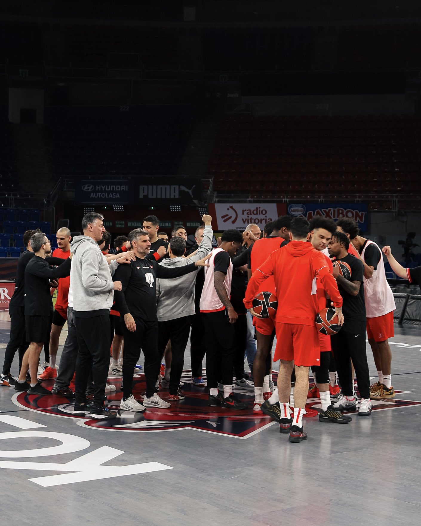 Χάποελ με… τέρμα τα γκάζια για πλεονέκτημα έδρας, σε «ελεύθερη πτώση» η Φενέρ