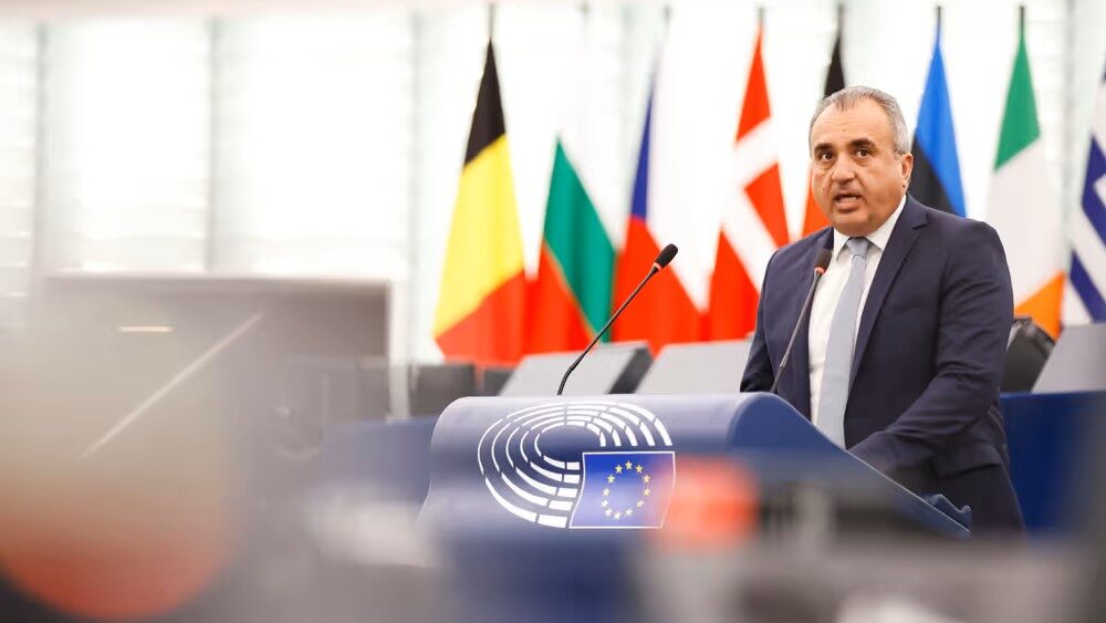 &Mu;&epsilon; &epsilon;&iota;&sigma;&eta;&gamma;&eta;&tau;ή &tau;&omicron;&nu; &Chi;&alpha;&tau;&zeta;&eta;&pi;&alpha;&nu;&tau;έ&lambda;&alpha;: &Epsilon;&gamma;&kappa;&rho;ί&theta;&eta;&kappa;&epsilon; &omicron; &pi;&rho;&omicron;ϋ&pi;&omicron;&lambda;&omicron;&gamma;&iota;&sigma;&mu;ό&sigmaf; &tau;&omicron;&upsilon; &Epsilon;&Kappa; &gamma;&iota;&alpha; &tau;&omicron; 2027