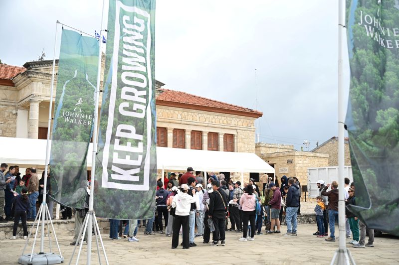 Keep Growing Johnnie Walker Black Label Diageo &sigma;&tau;&eta;&rho;ί&zeta;&omicron;&upsilon;&nu; &tau;&eta;&nu; &alpha;&nu;&alpha;&delta;ά&sigma;&omega;&sigma;&amp