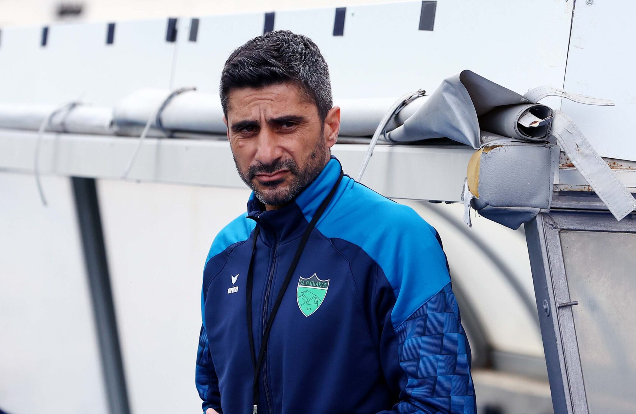 Ξεκαθαρίζουν στον Ολυμπιακό: «Ο Κάστρο ήρθε για να στηρίξει τον Πολυκάρπου που θα παραμείνει πρώτος προπονητής»