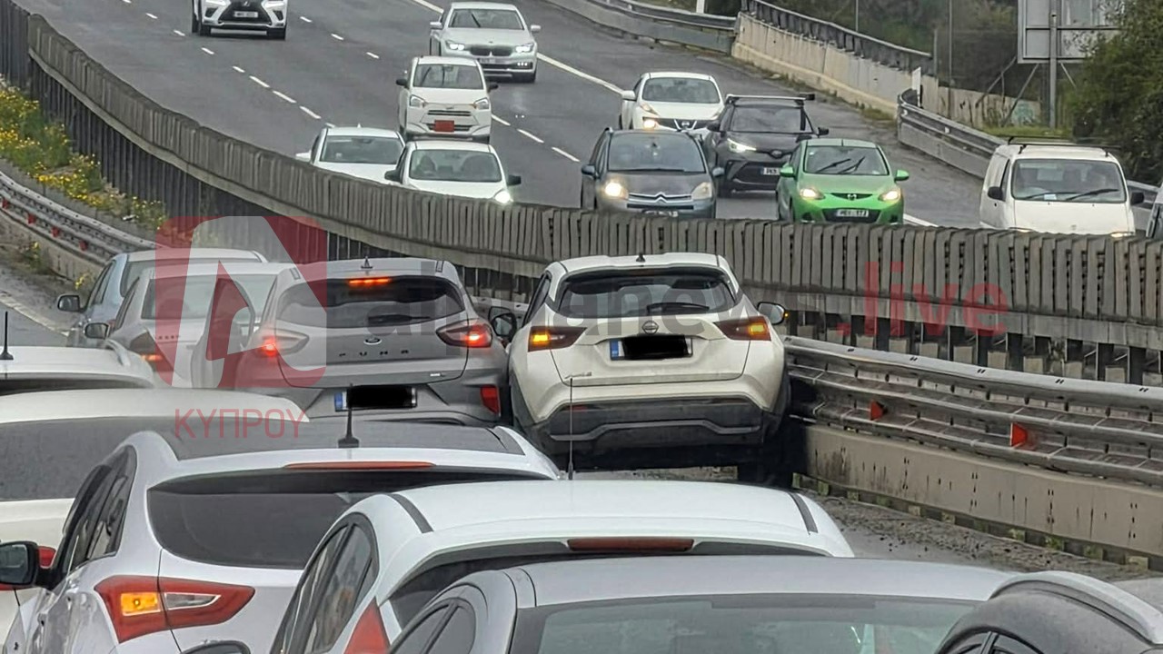 Οδηγοί προσοχή: Κυκλοφοριακό κομφούζιο στον αυτοκινητόδρομο Λευκωσίας-Λεμεσού λόγω τροχαίου (ΦΩΤΟ)