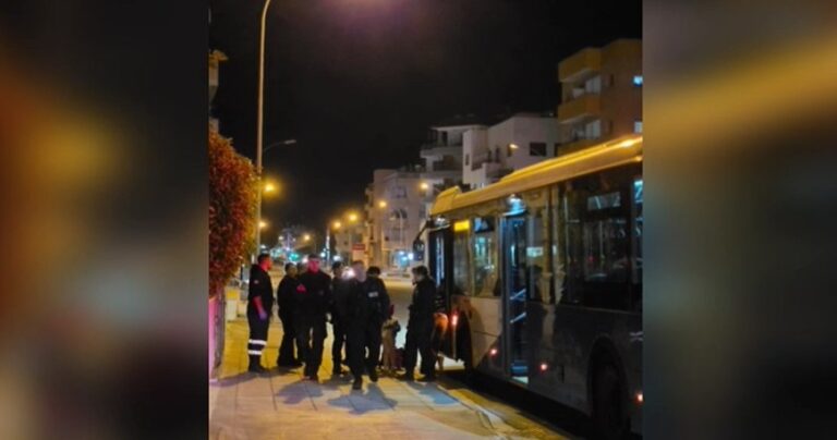 Άγρια επίθεση σε οδηγό λεωφορείου από επιβάτη, νοσηλεύεται στο νοσοκομείο με σοβαρά τραύματα (ΒΙΝΤΕΟ)