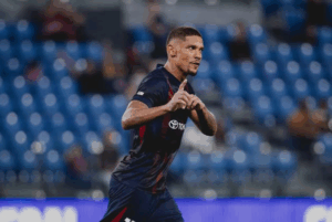 Σοκαριστικός τραυματισμός για Ζάιρο: Έπεσε αναίσθητος στο χορτάρι μετά από κλωτσιά στο κεφάλι (ΒΙΝΤΕΟ)