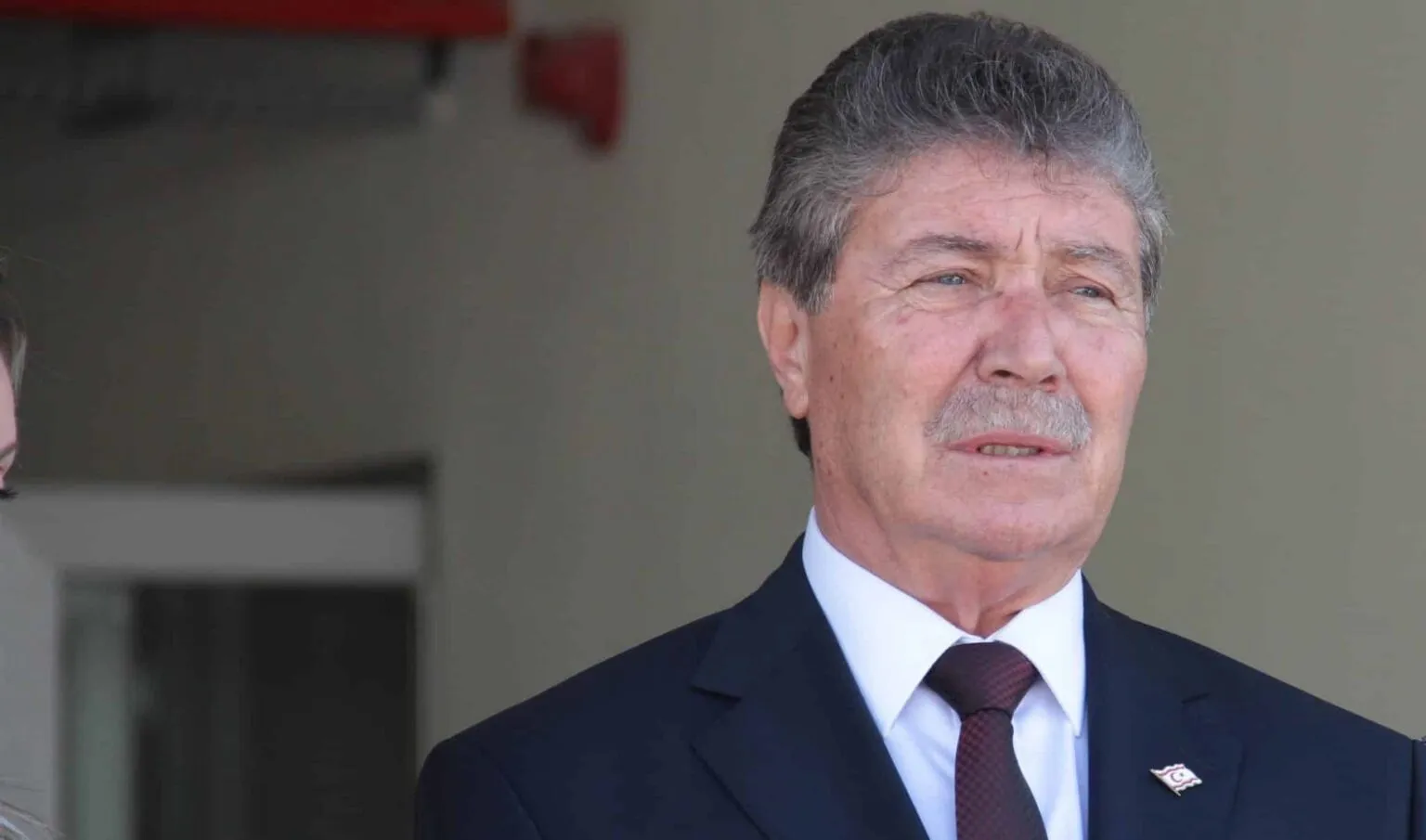 Ουστέλ: Κατά της αμυντικής συμφωνία Κύπρου και Γαλλίας, κατηγορεί εκ νέου και την ΕΕ