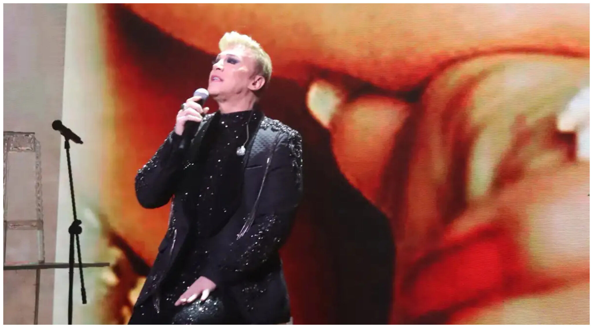 Τάκης Ζαχαράτος: Η συγκινητική αναφορά στη Μαρινέλλα και τα δάκρυα επί σκηνής (ΒΙΝΤΕΟ)