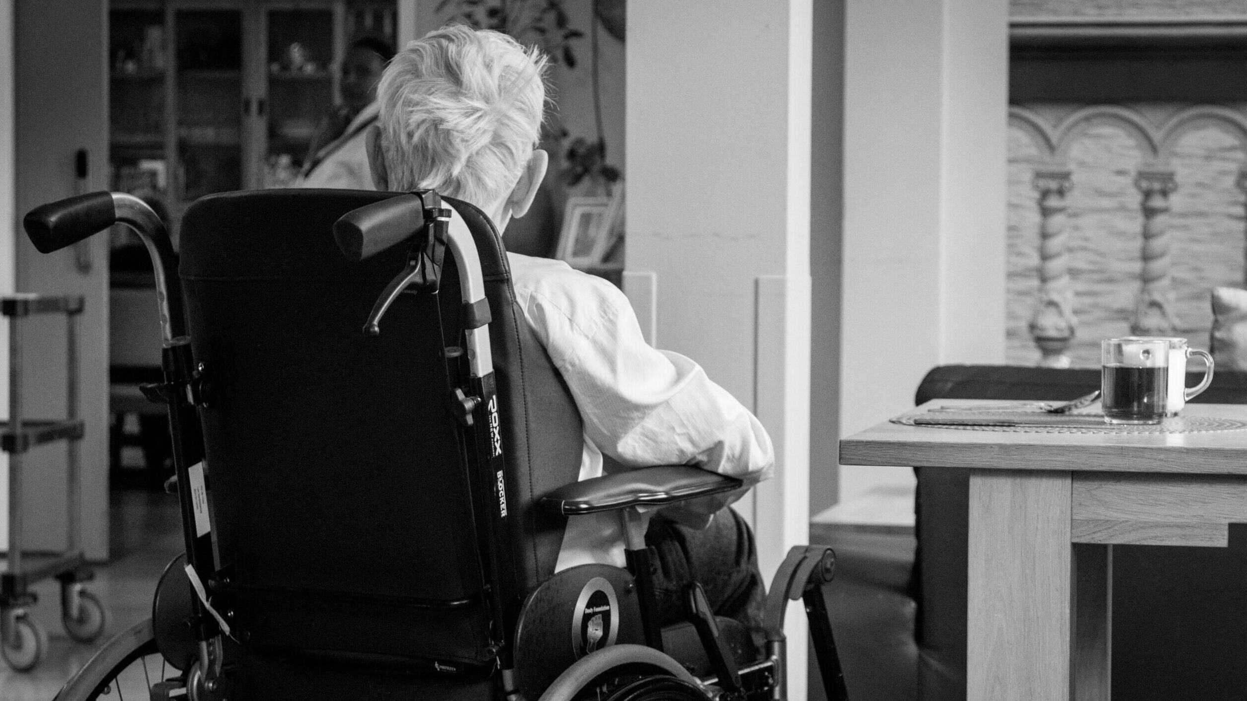 &laquo;&Pi;&omicron;ύ &nu;&alpha; &pi;ά&rho;&omega; &tau;&omicron;&nu; &pi;&alpha;&tau;έ&rho;&alpha; &mu;&omicron;&upsilon;;&raquo;: &Sigma;&upsilon;&gamma;&kappa;&lambda;&omicron;&nu;ί&zeta;&epsilon;&iota; &eta; &kappa;ό&rho;&eta; &eta;&lambda;&iota;&kappa;&iota;&omega;&mu;έ&nu;&omicron;&upsilon; &gamma;&iota;&alpha; &tau;&omicron; &delta;&upsilon;&sigma;&beta;ά&sigma;&tau;&alpha;&kappa;&tau;&omicron; &kappa;ό&sigma;&tau;&omicron;&sigmaf; &nu;&omicron;&sigma;&eta;&lambda;&epsilon;ί&alpha;&sigmaf; &tau;&omicron;&upsilon; &pi;&alpha;&tau;έ&rho;&alpha; &tau;&eta;&sigmaf;